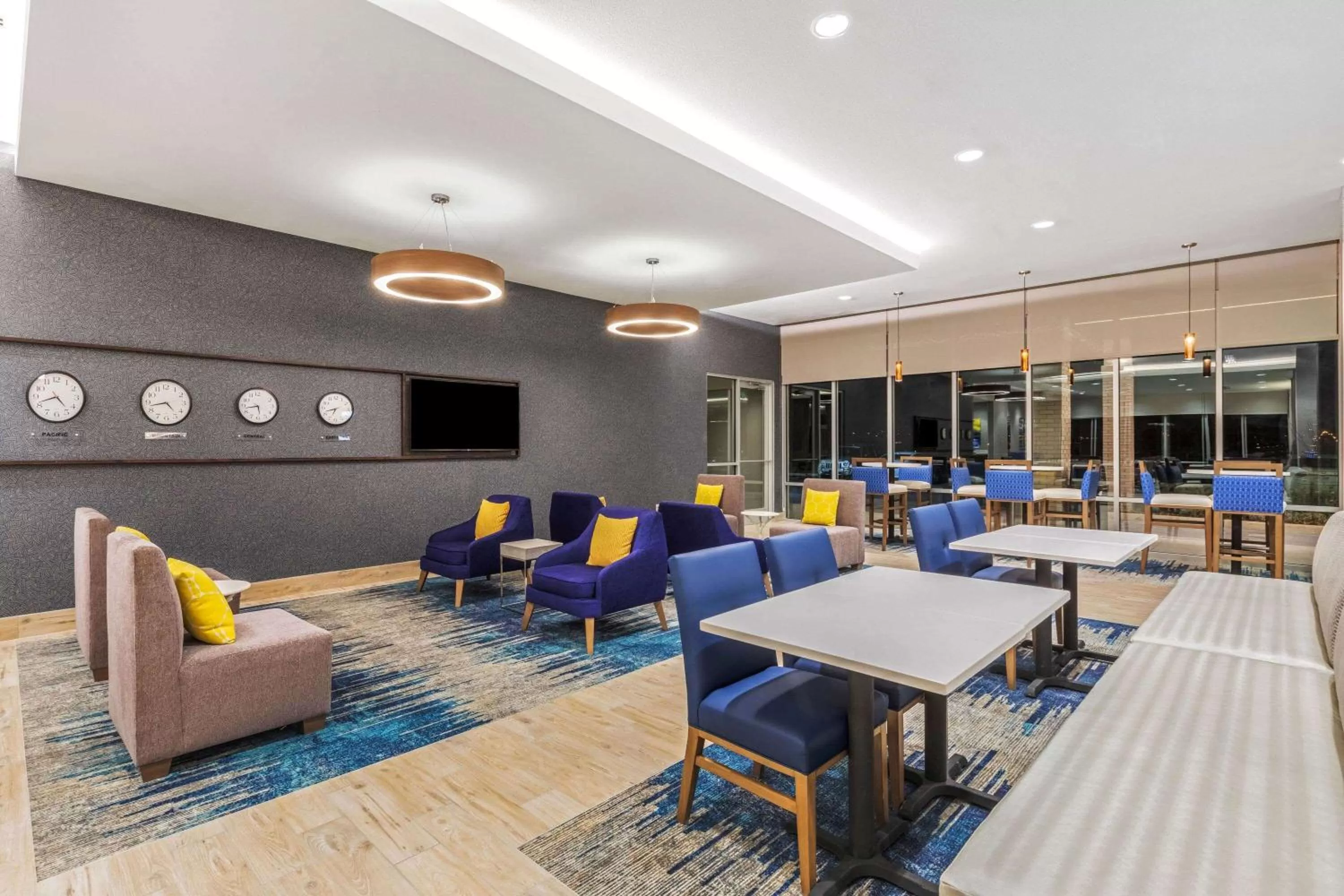 Lobby or reception in La Quinta Inn & Suites by Wyndham Kansas City Beacon Hill