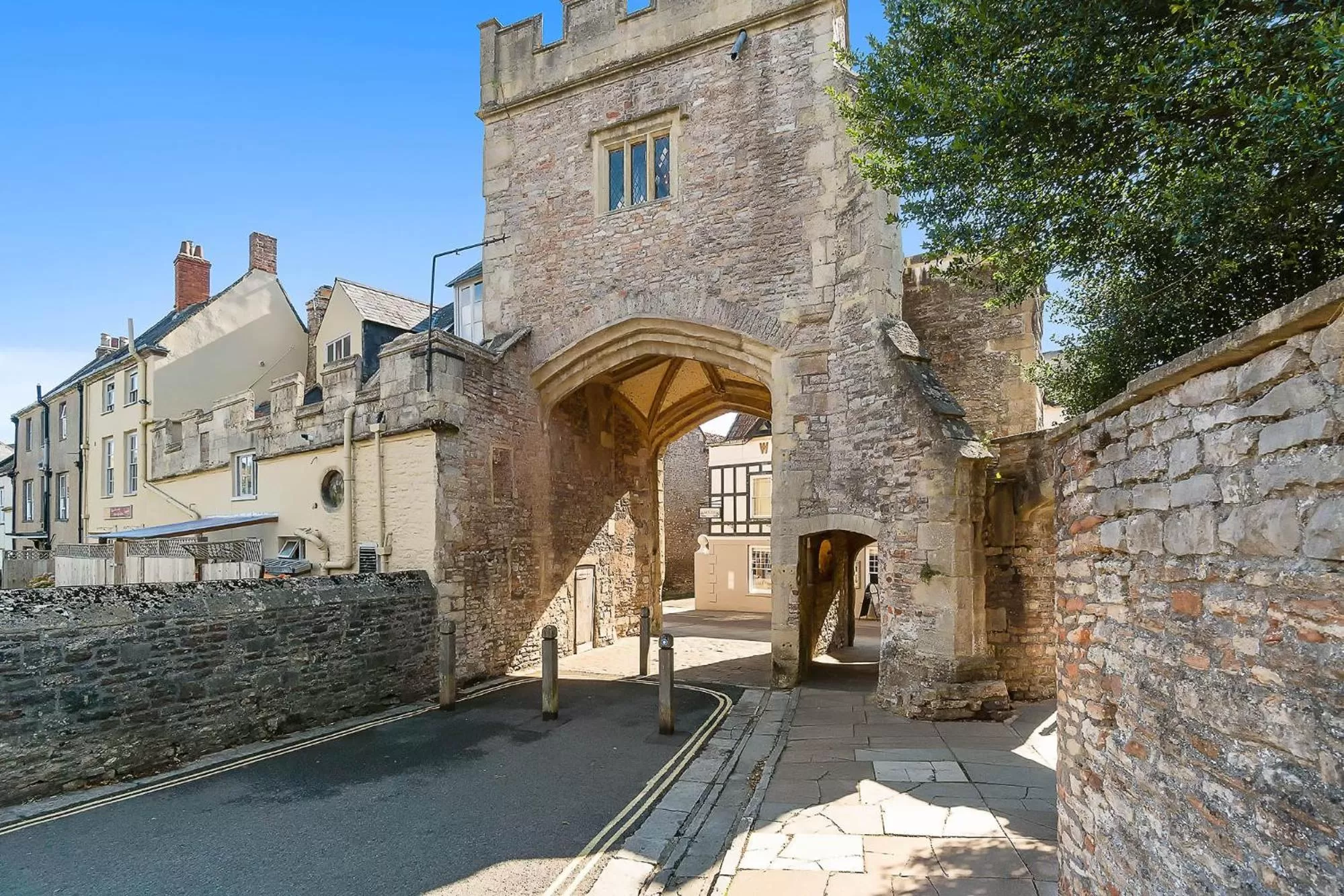 Property building in The Ancient Gatehouse & Rugantino Restaurant