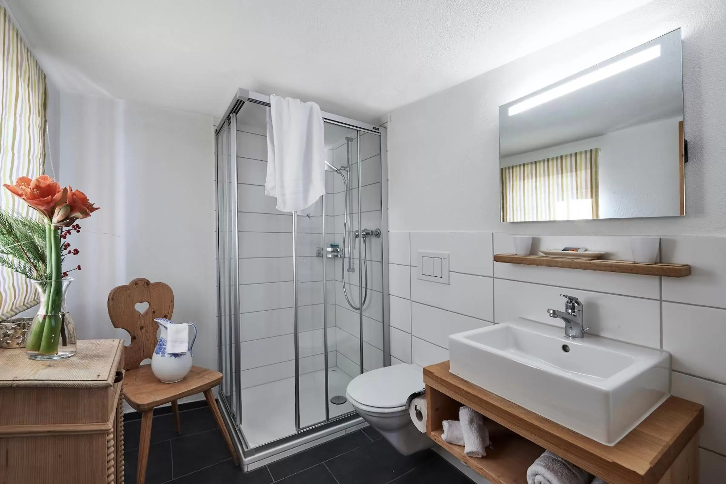 Bathroom in Berghaus Alpenrösli