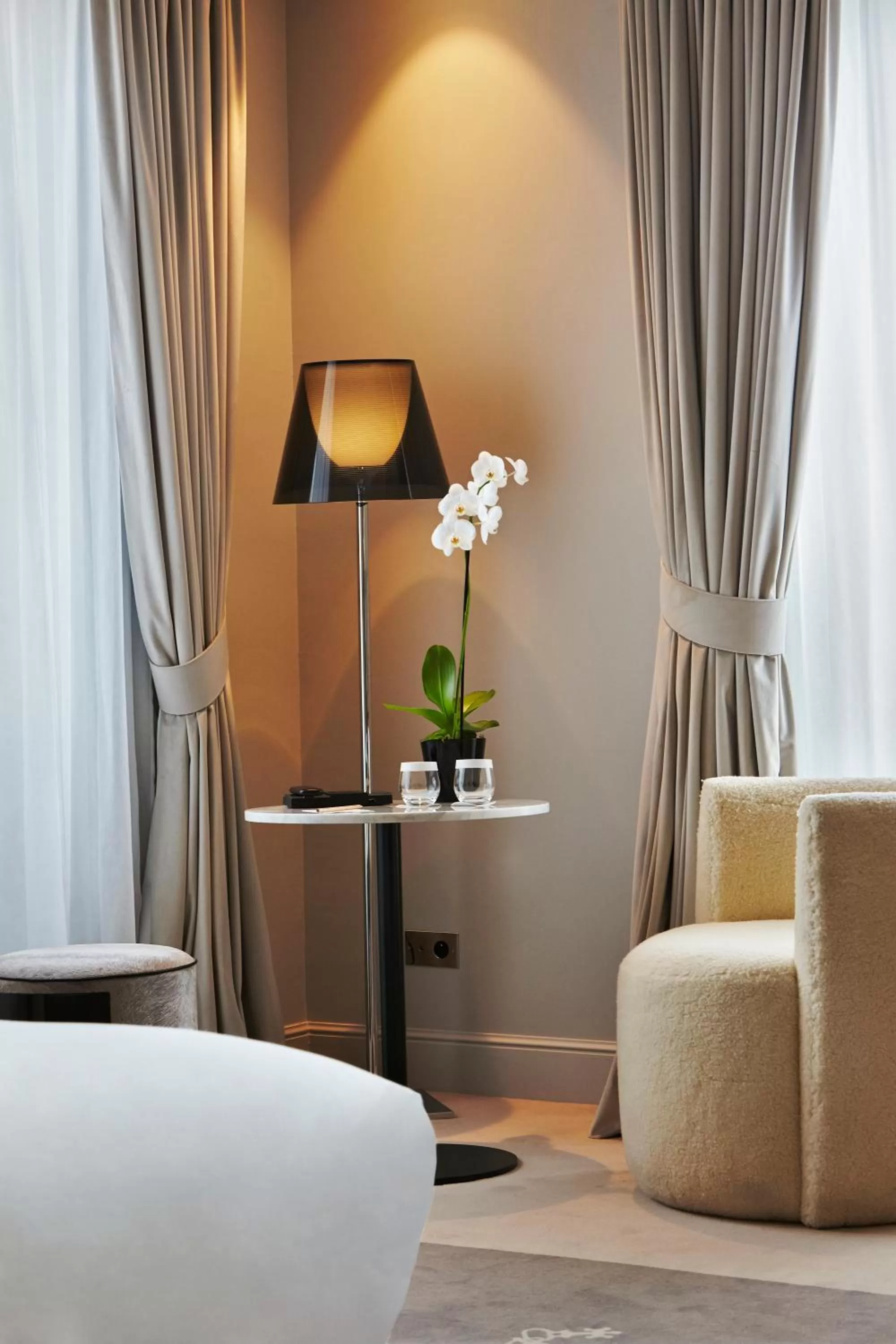 hair dresser, Bed in La Licorne Hotel & Spa Troyes - MGallery Collection