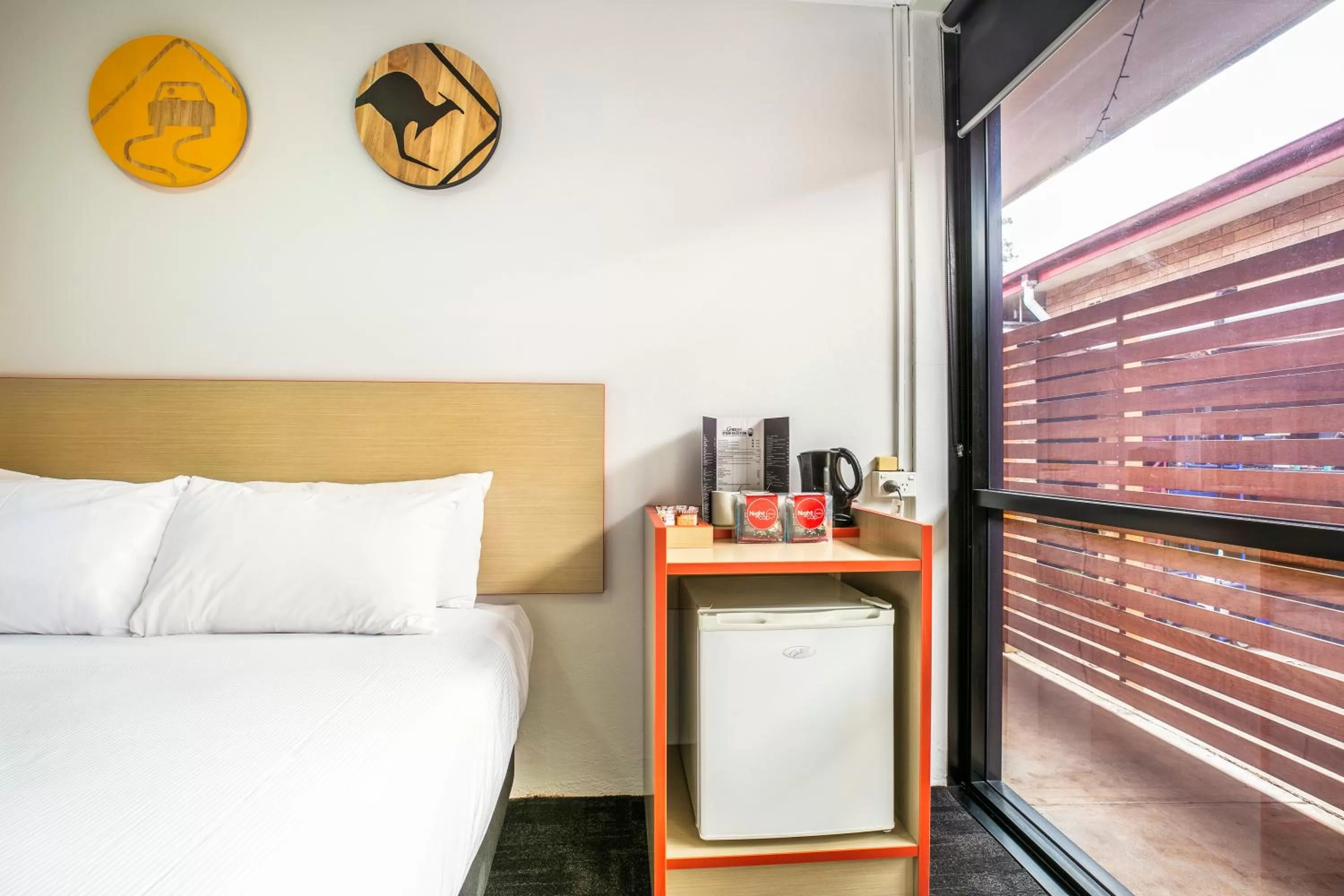 Coffee/tea facilities, Bed in Nightcap at Jamison Hotel