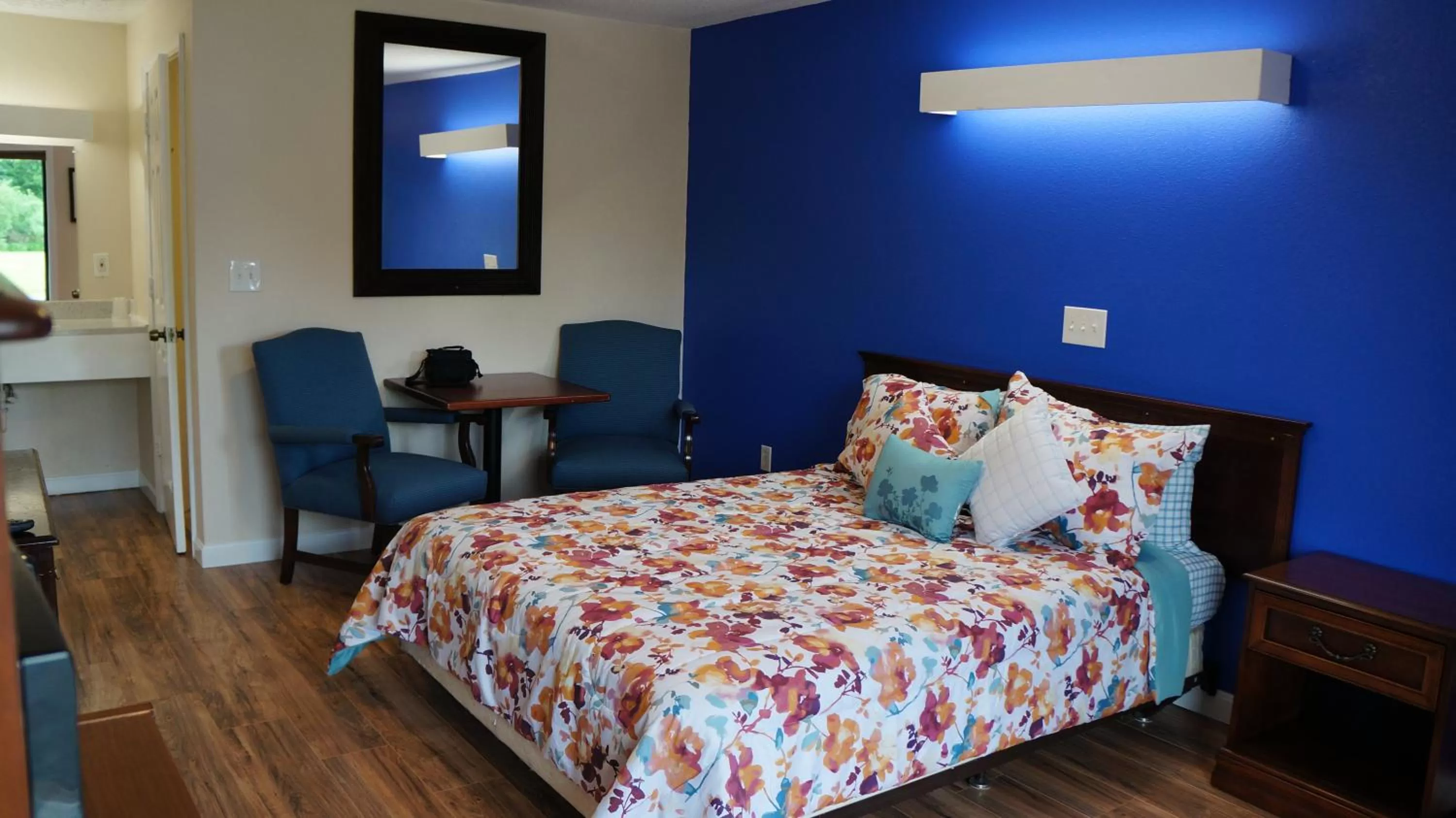 Bed in Classic Motor Lodge Providence - West Greenwich