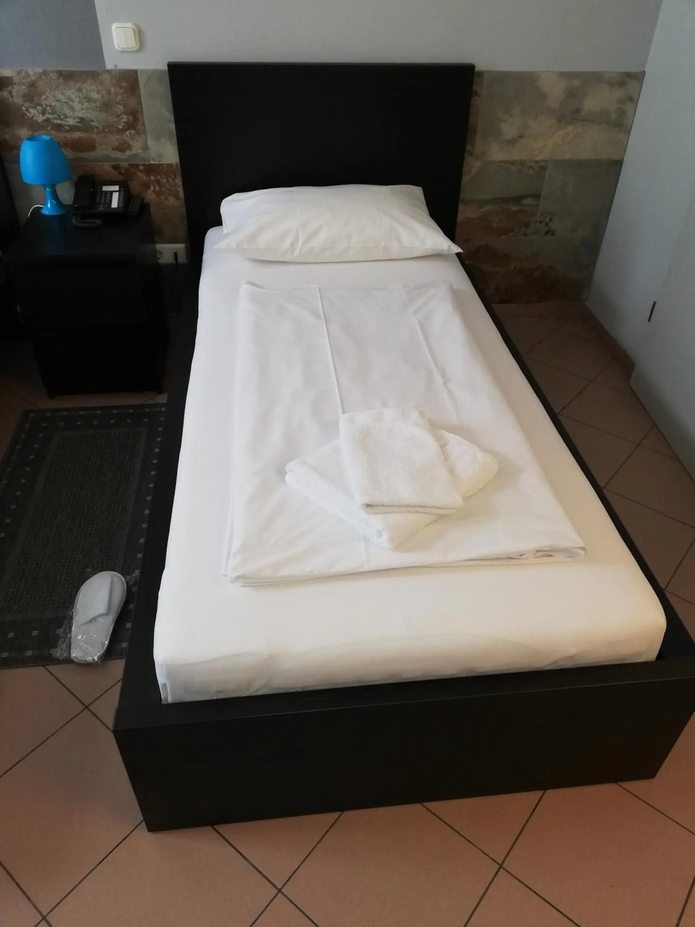 Single Room in Angel Hotel Single Room in Angel Hotel