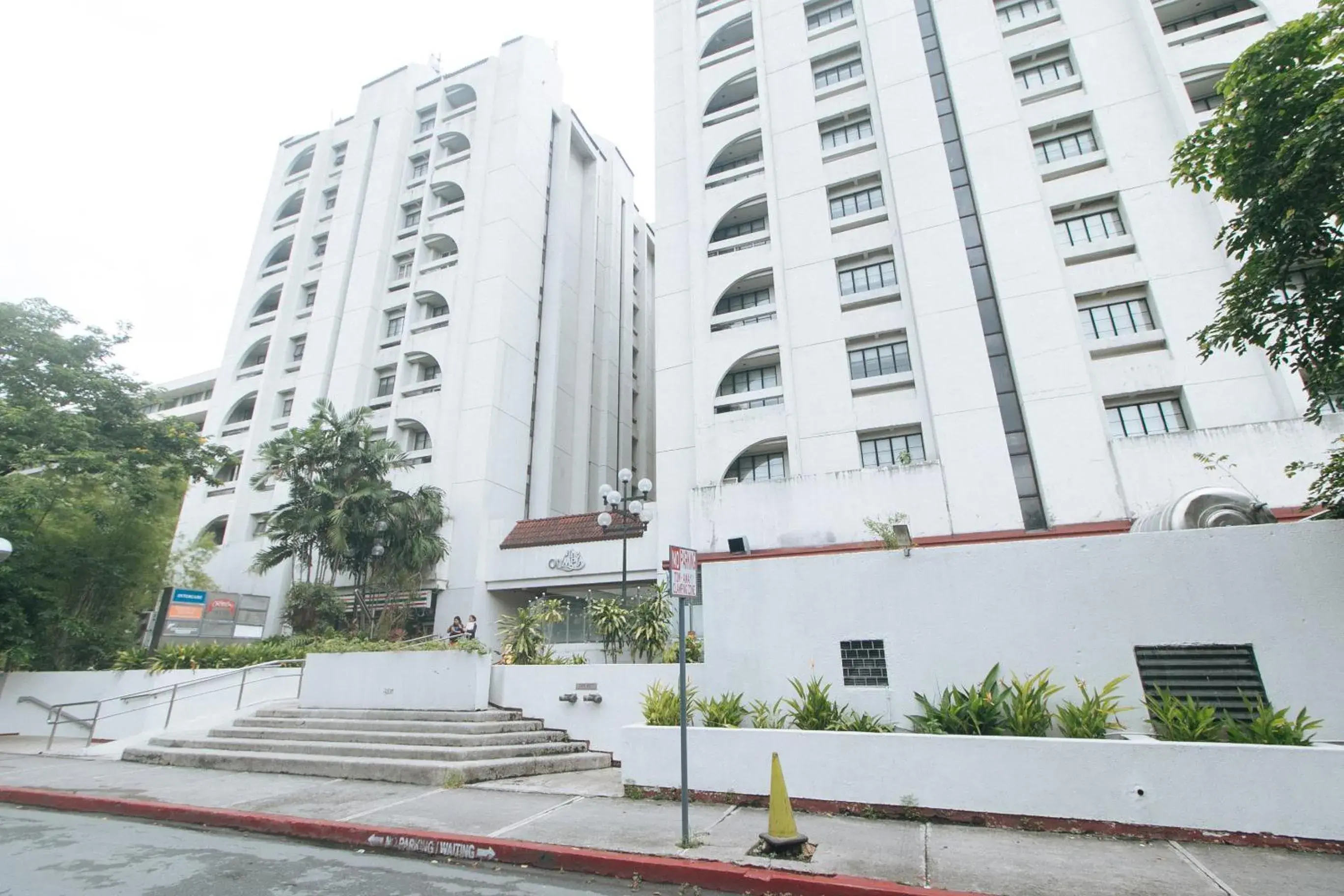 RedDoorz Premium at The Residences Olympia Makati RedDoorz Premium at The Residences Olympia Makati