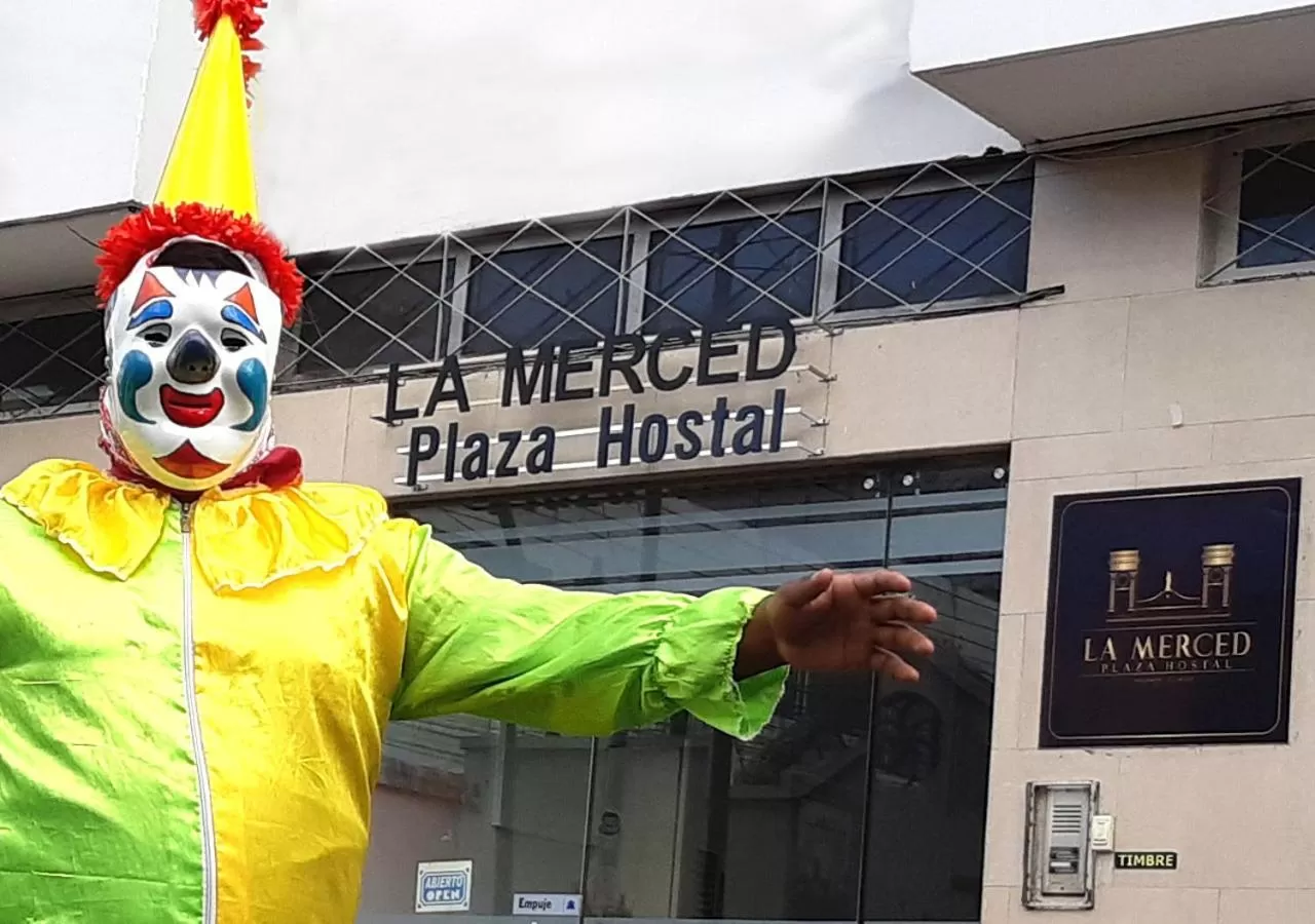 Facade/entrance in La Merced Plaza Hostal