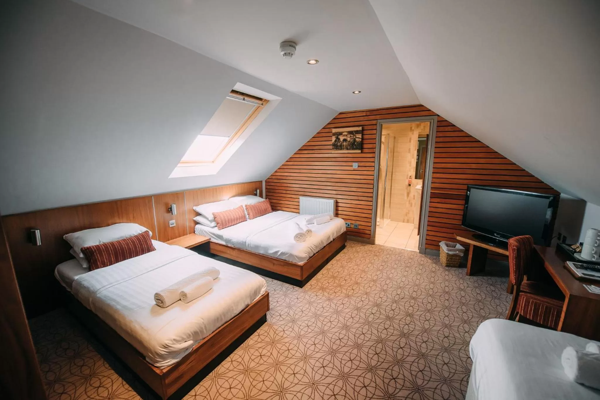 Bedroom, Bed in The Commercial Hotel