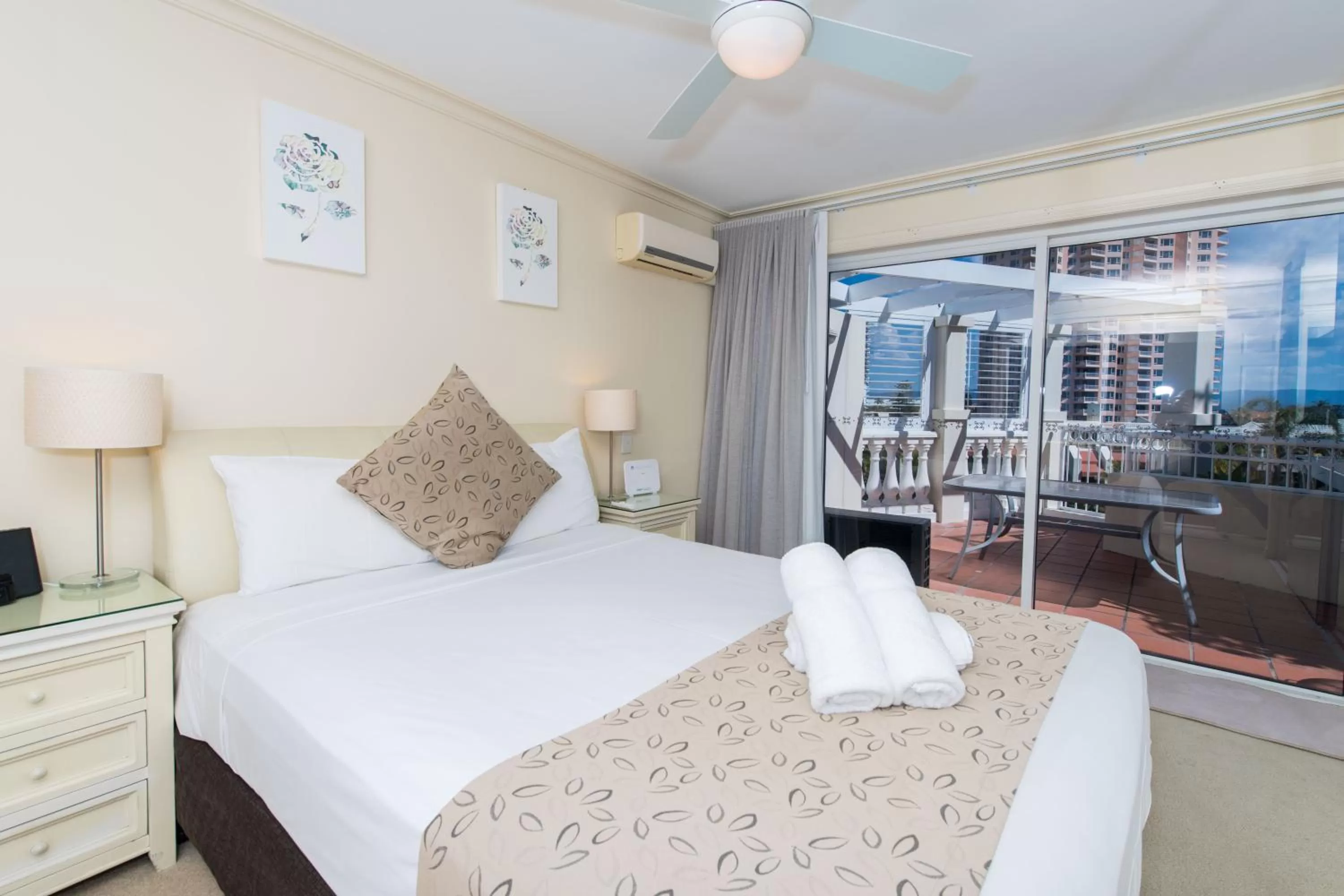 Bedroom, Bed in La Grande Apartments