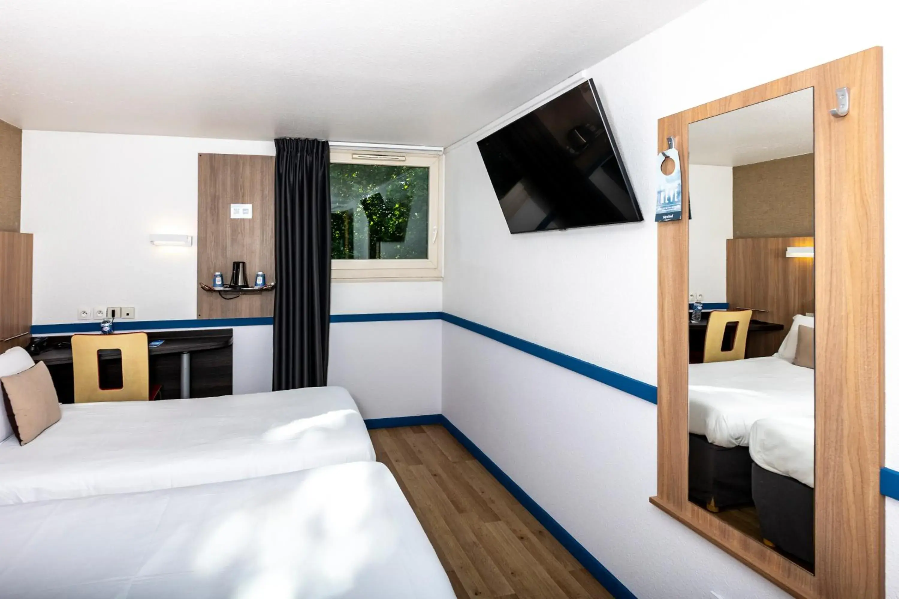 Twin Room in Kyriad Paris Ouest - Colombes Twin Room in Kyriad Paris Ouest - Colombes