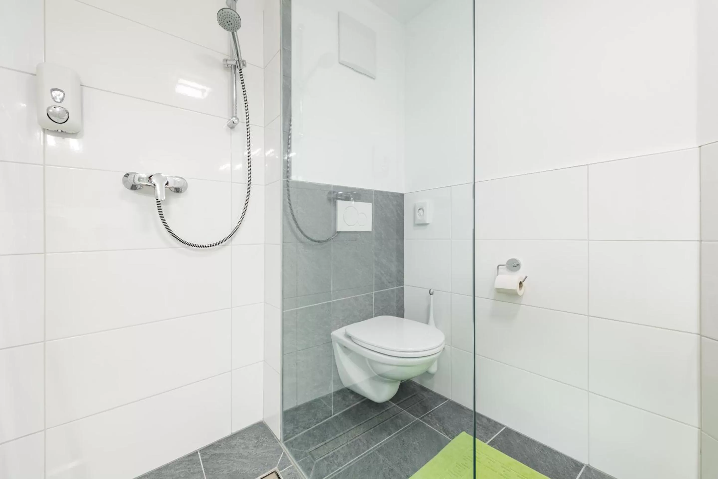 Shower in Hotel "City Rooms Wels"