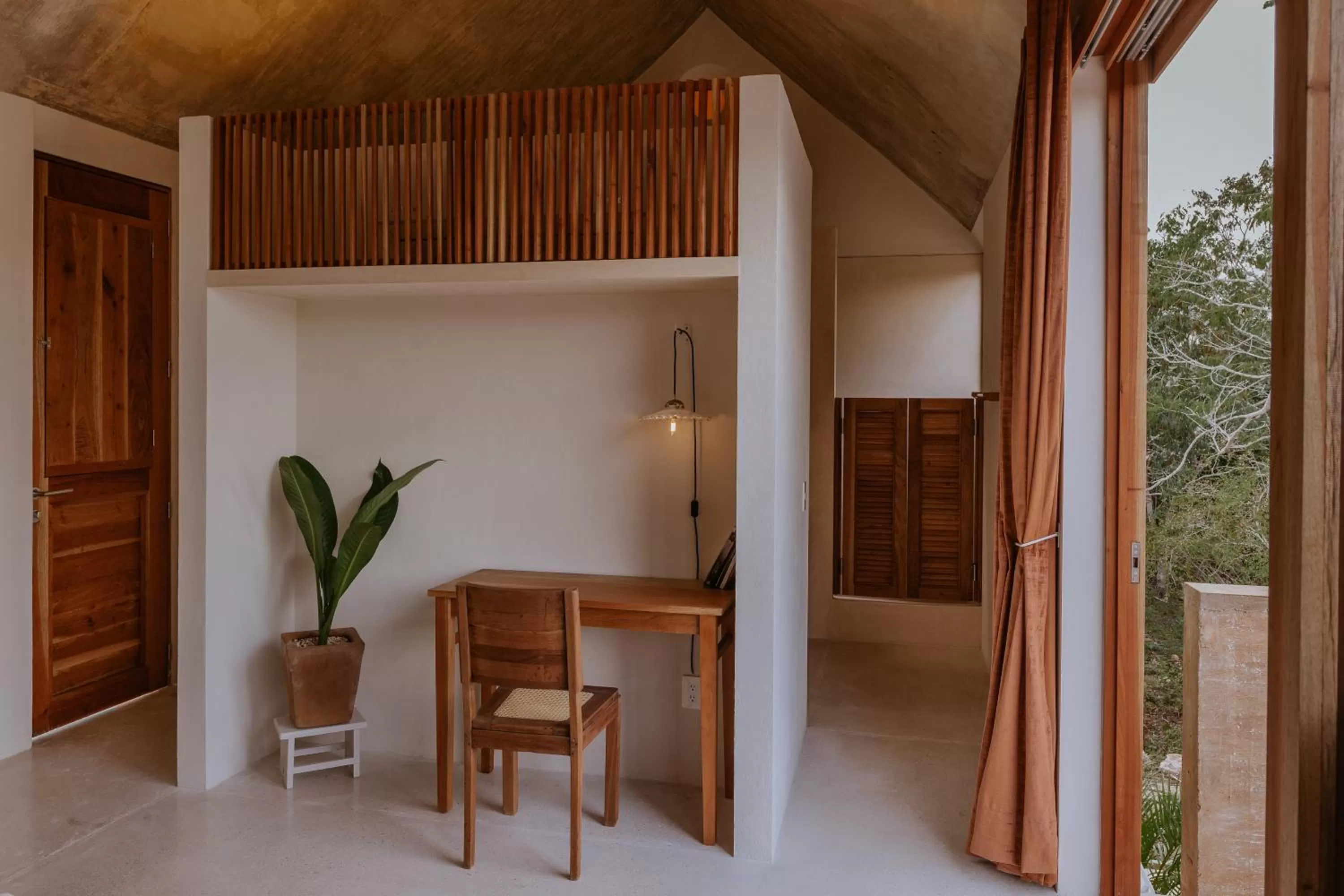 Photo of the whole room in Galopina