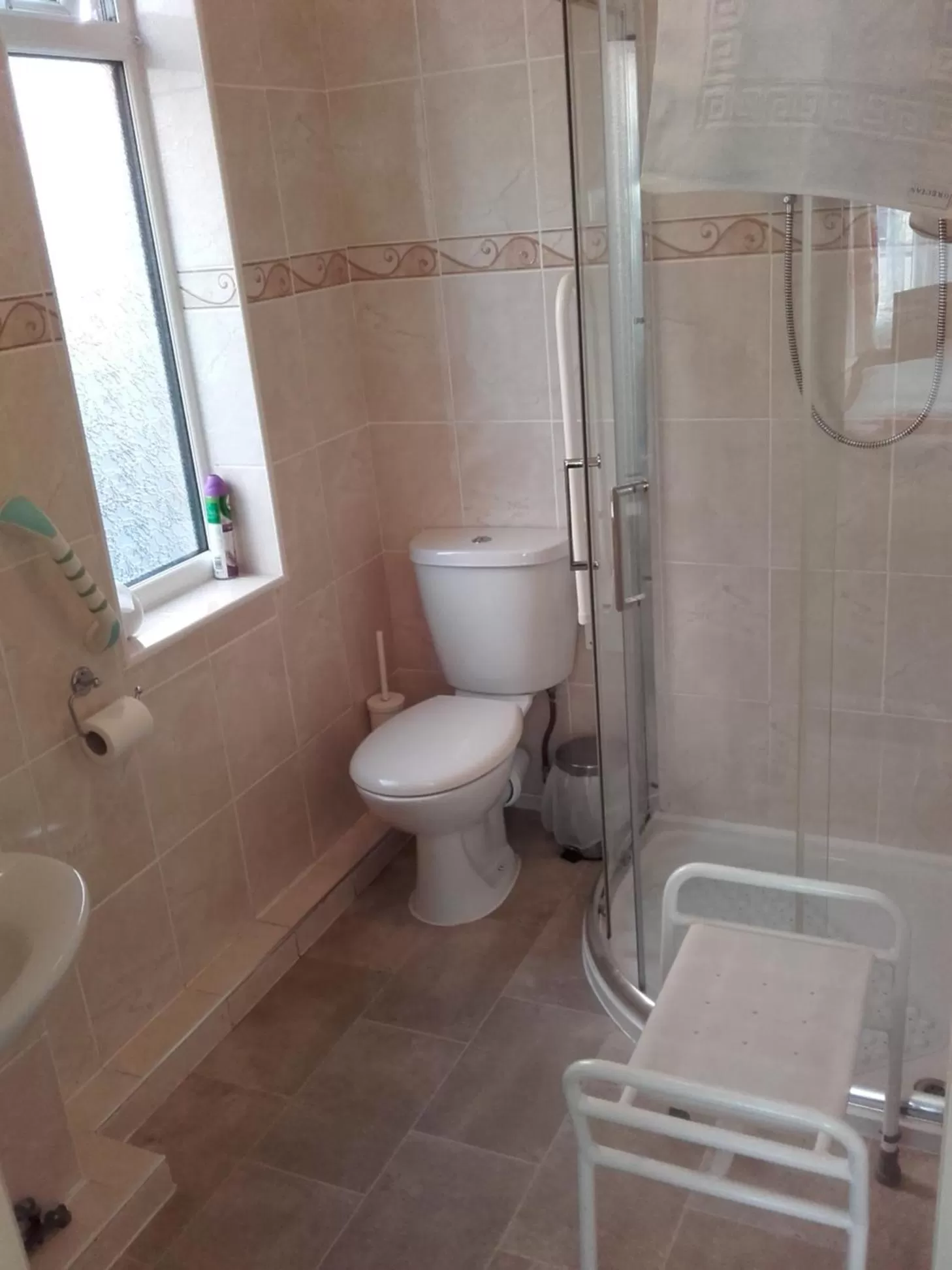 Shower in Clumber House Hotel