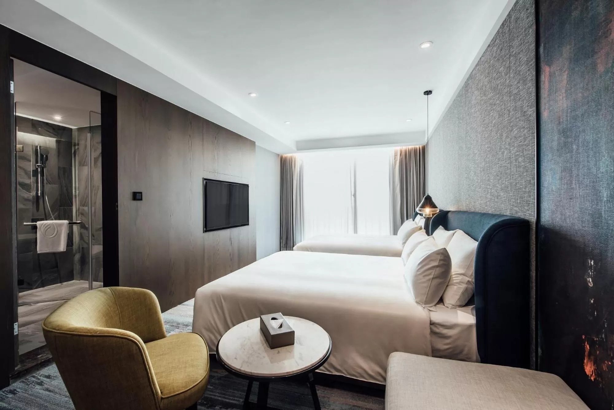 Living room, Bed in Harbour 10 Hotel