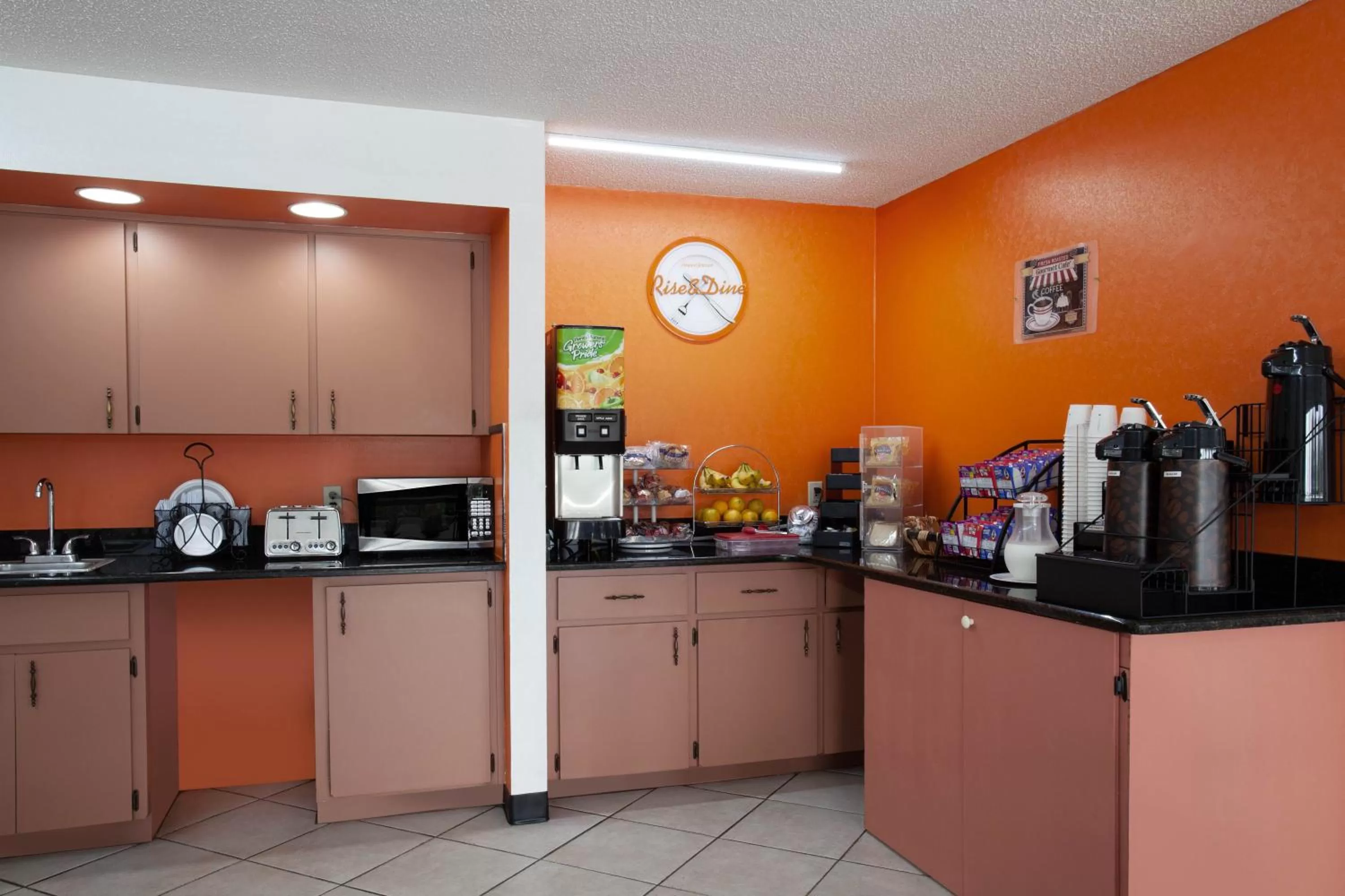 Continental breakfast in Howard Johnson by Wyndham Vero Beach/I-95