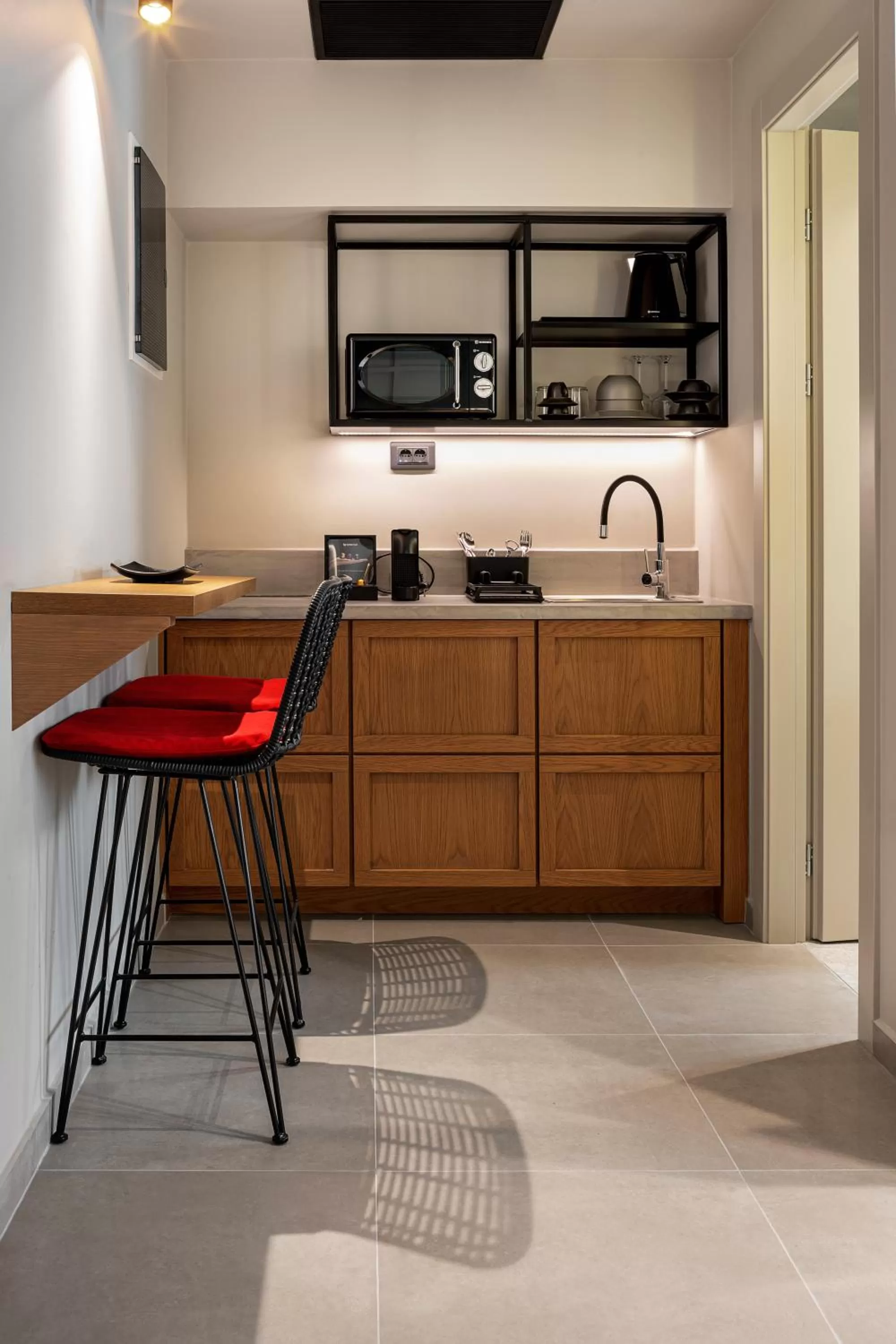 Kitchen or kitchenette in Bob W Athens Akadimia