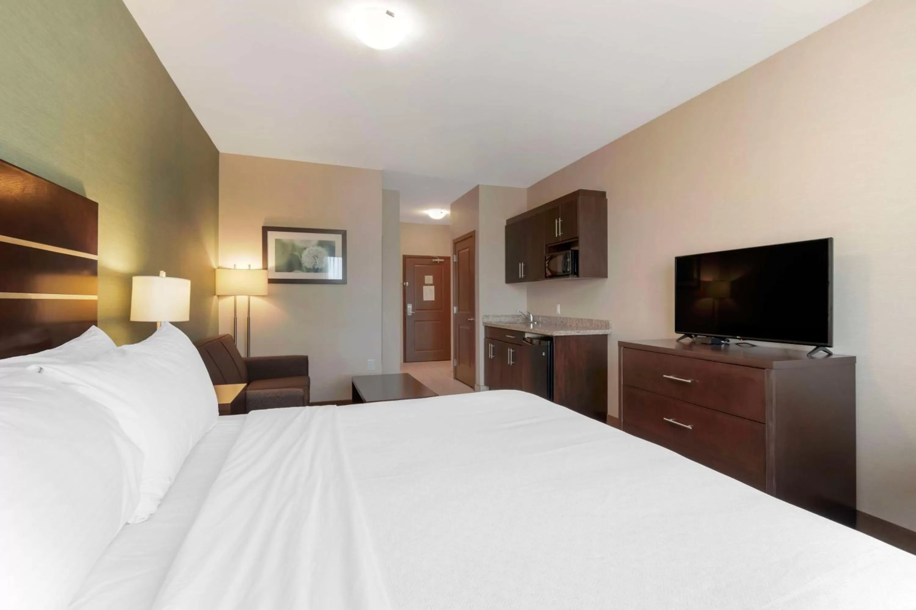 Bedroom, Bed in Best Western Plus Moosomin Hotel