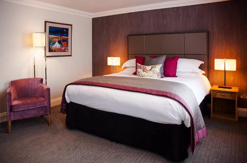 Restaurant/places to eat, Bed in Trout Hotel