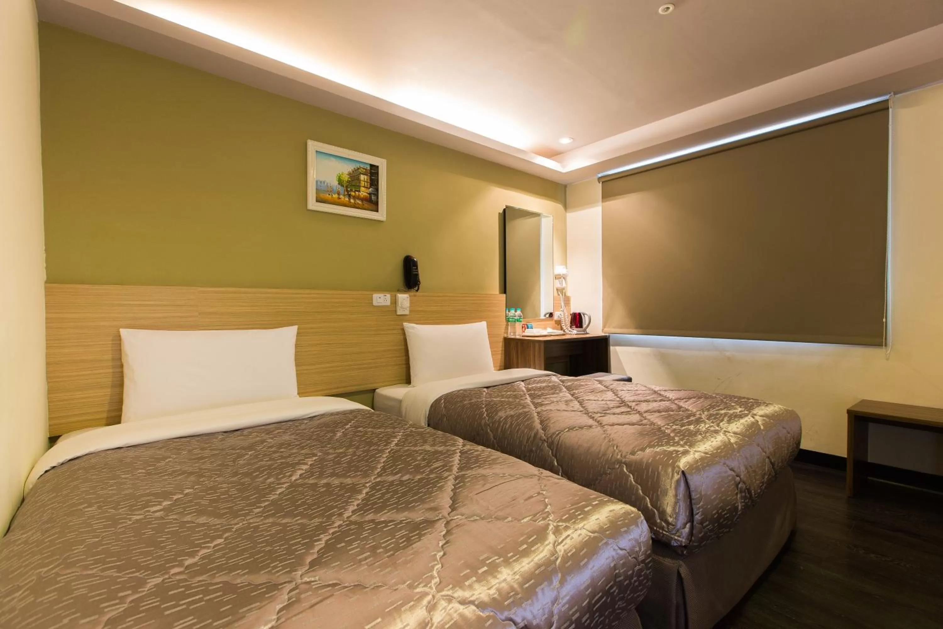 Photo of the whole room, Bed in Chance Hotel