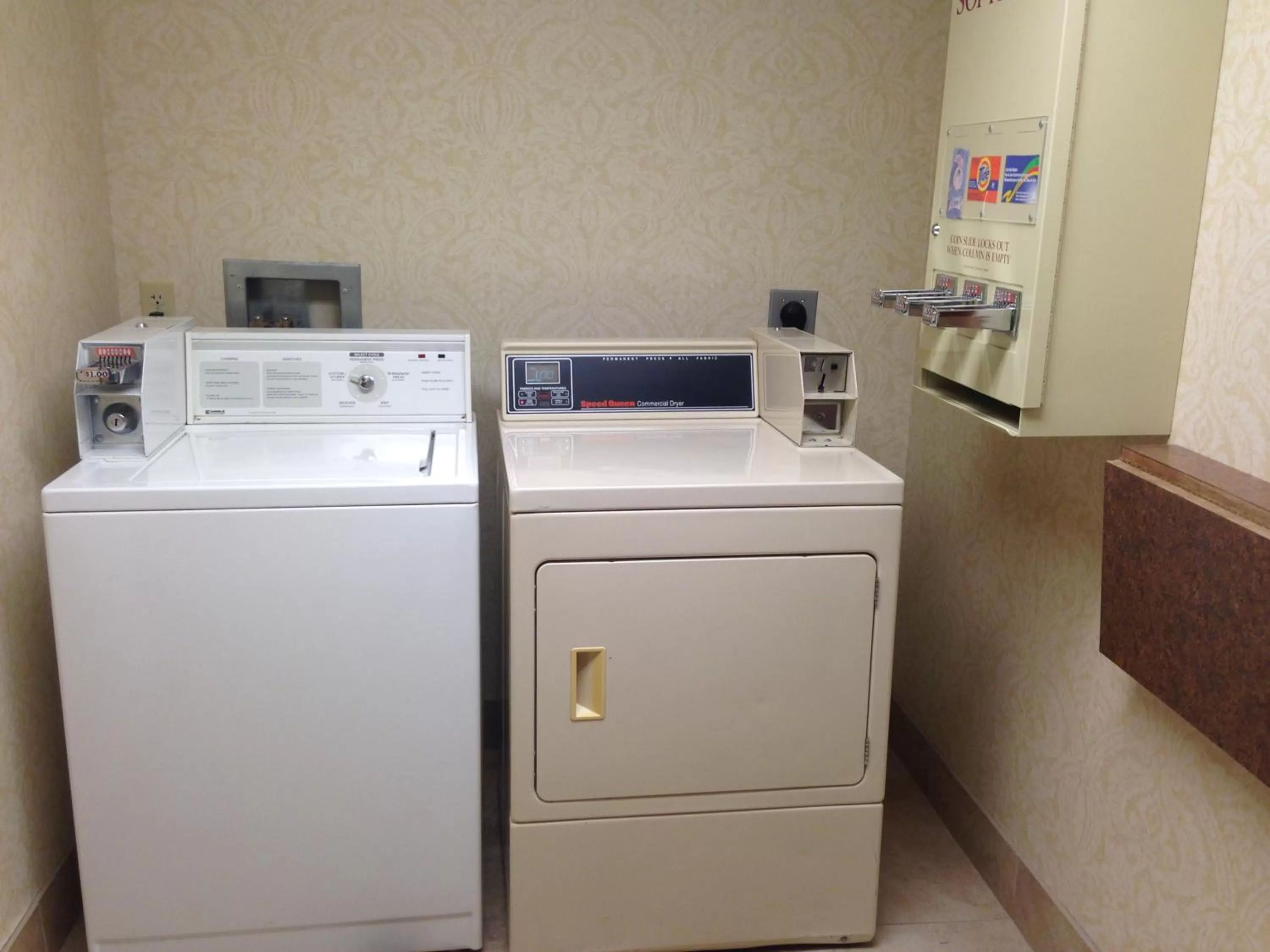 Area and facilities in Country Inn & Suites by Radisson, Lincoln North Hotel and Conference Center, NE