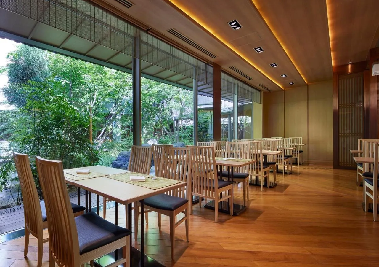 Restaurant/places to eat in Hotel Niwa Tokyo