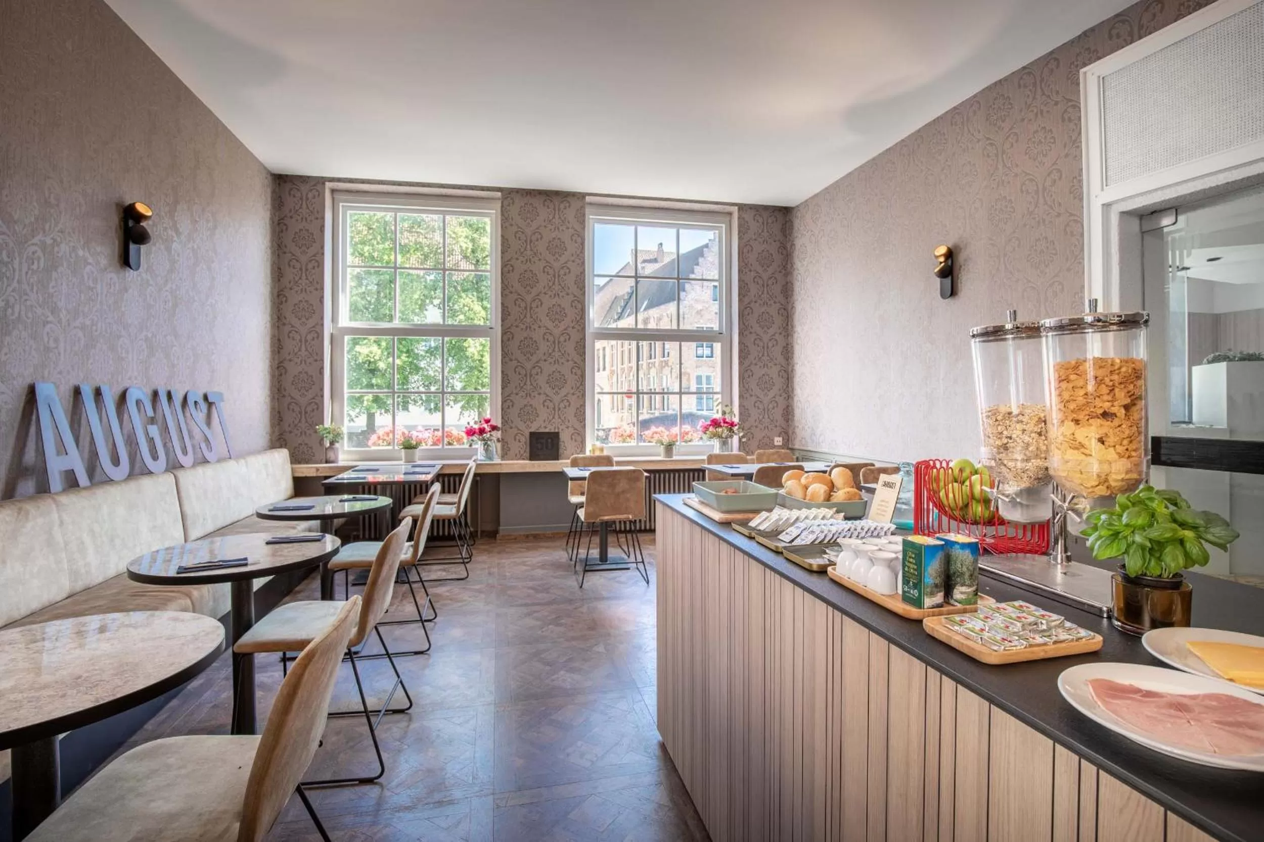 Restaurant/places to eat in Hotel Augustyn Brugge