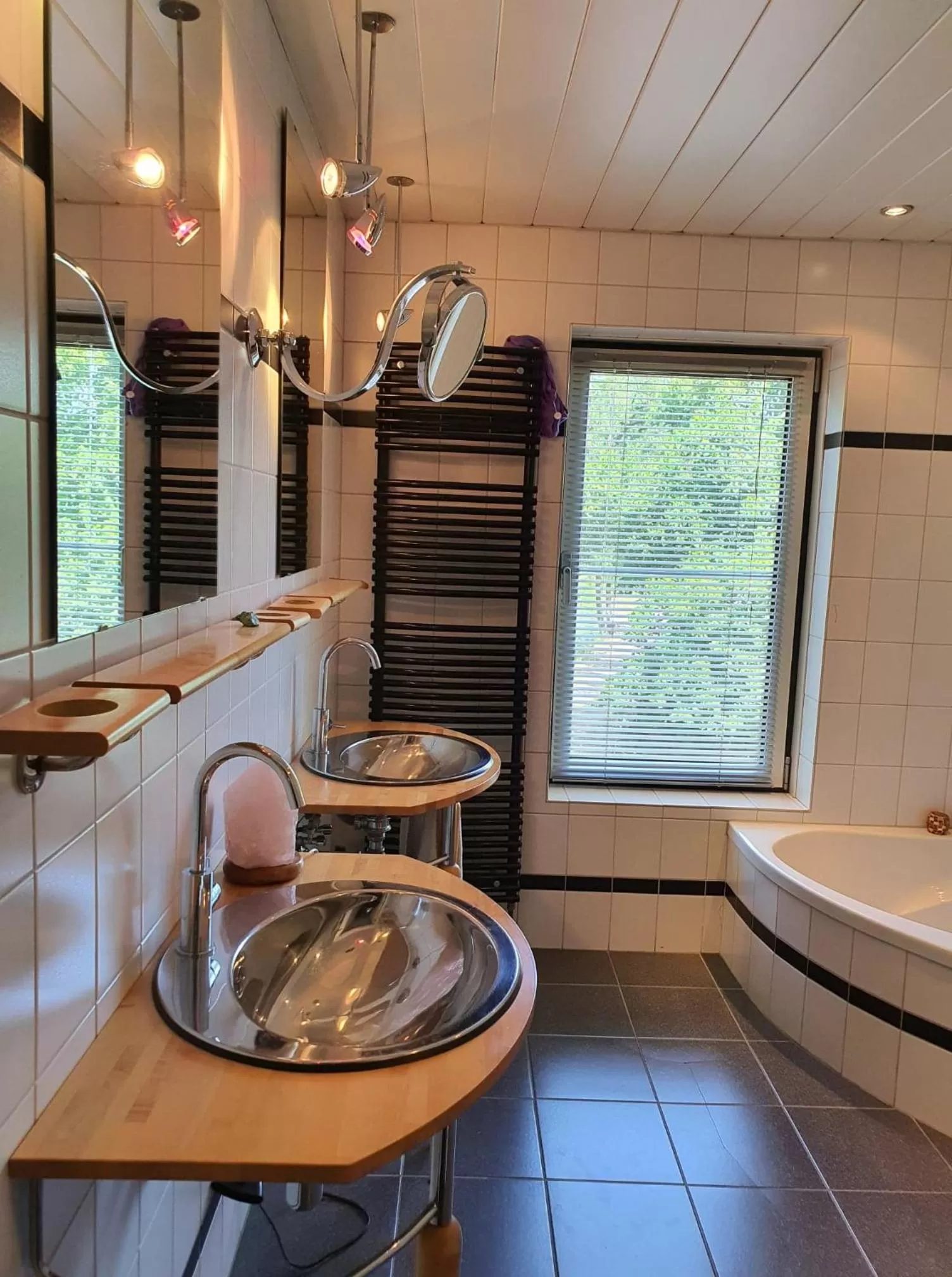 Bathroom in De Vliegende Vlinder