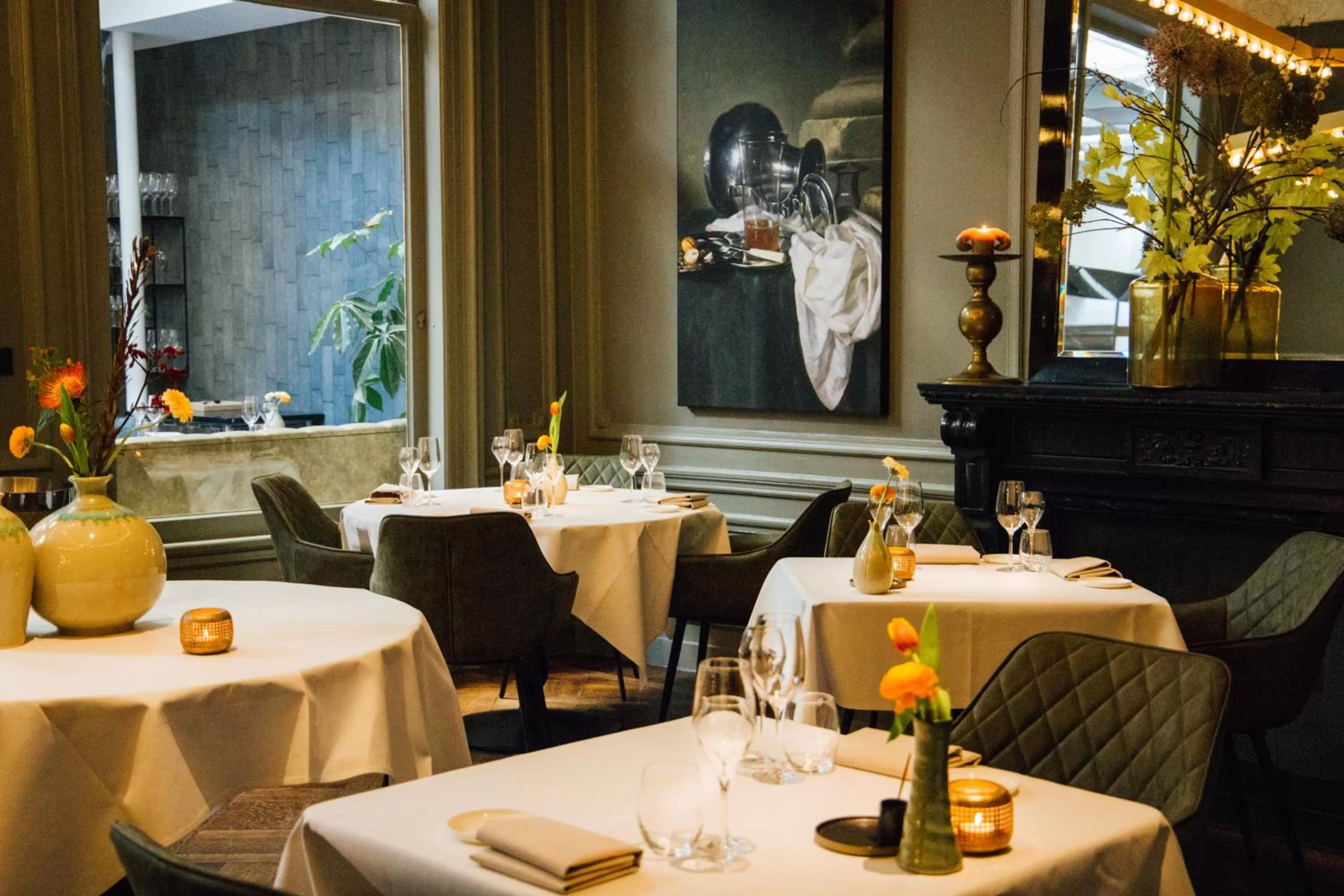 Restaurant/places to eat in Hotel ML