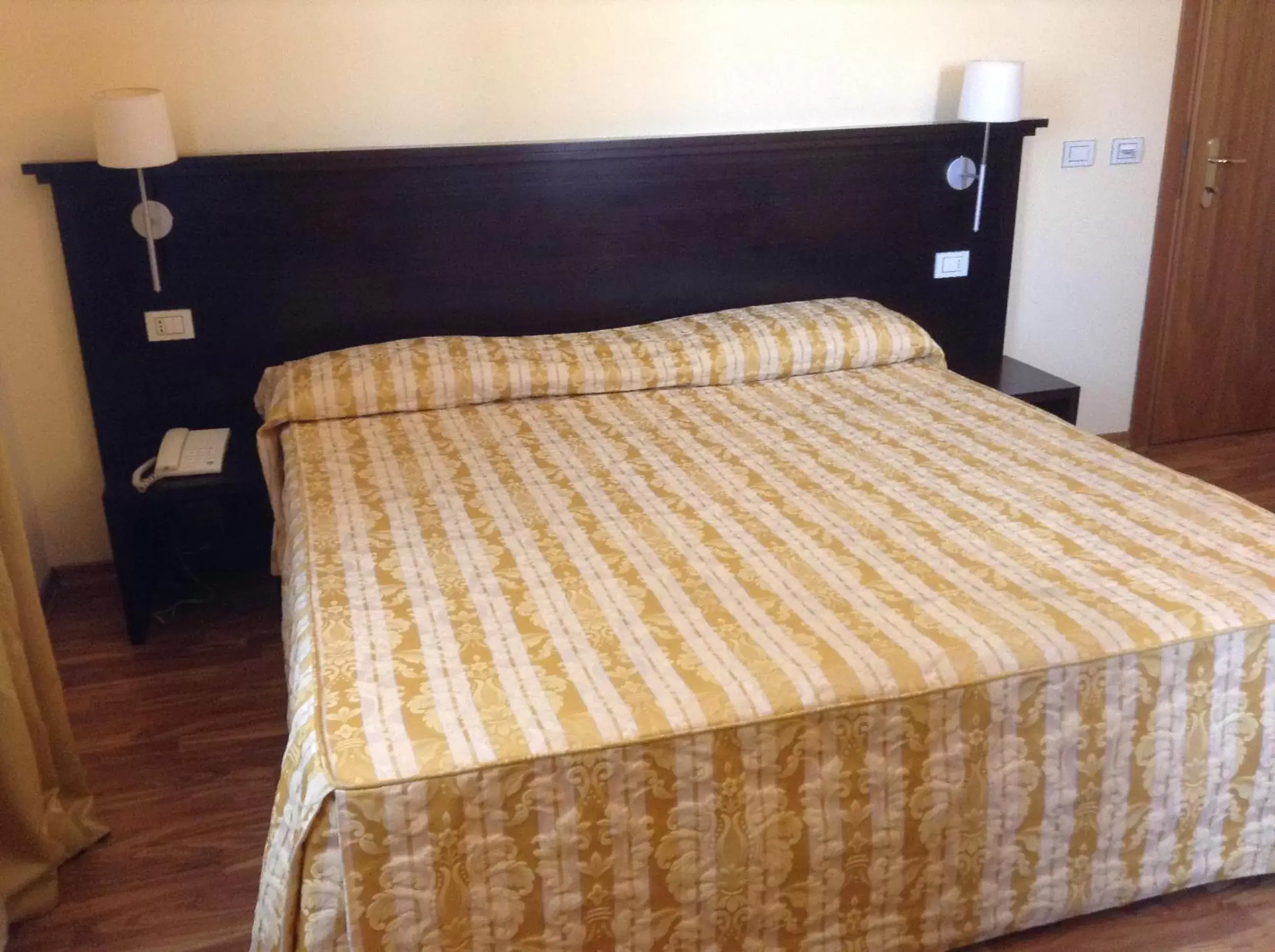 Superior Double or Twin Room in Hotel Due Colonne Superior Double or Twin Room in Hotel Due Colonne