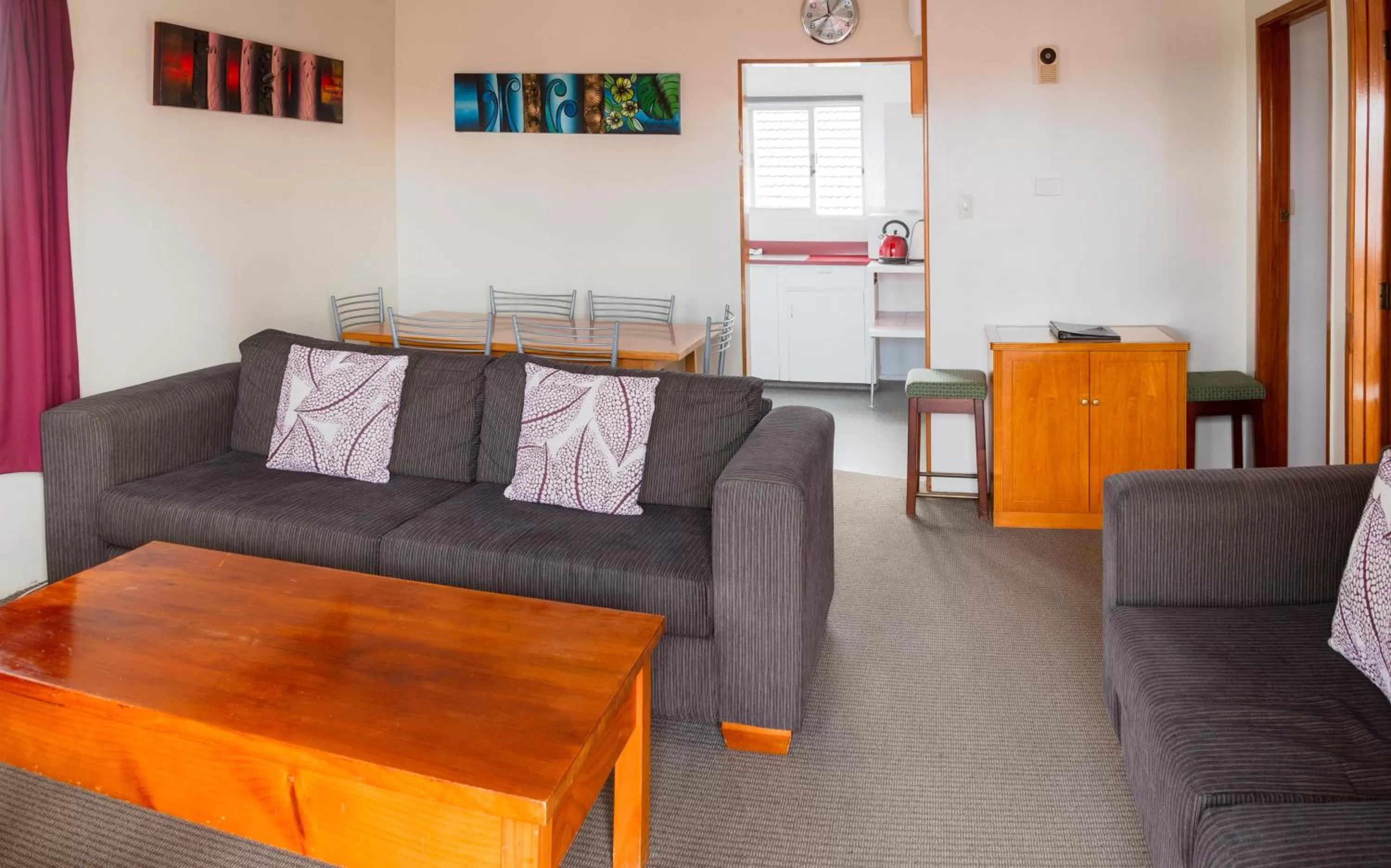 Living room in New Haven Motel