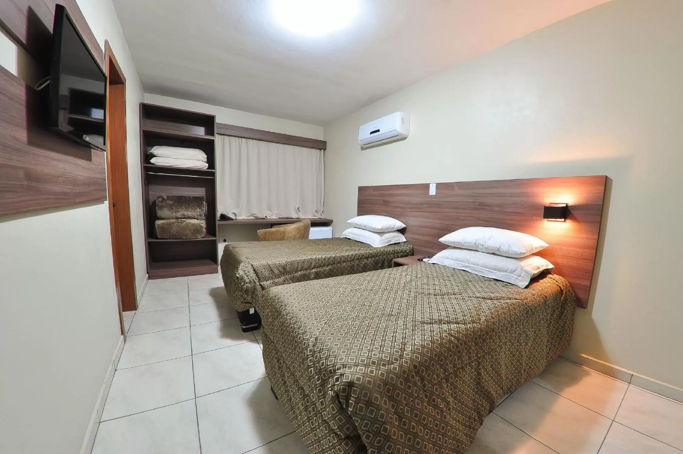 Photo of the whole room, Bed in Vallér Montanha Hotel