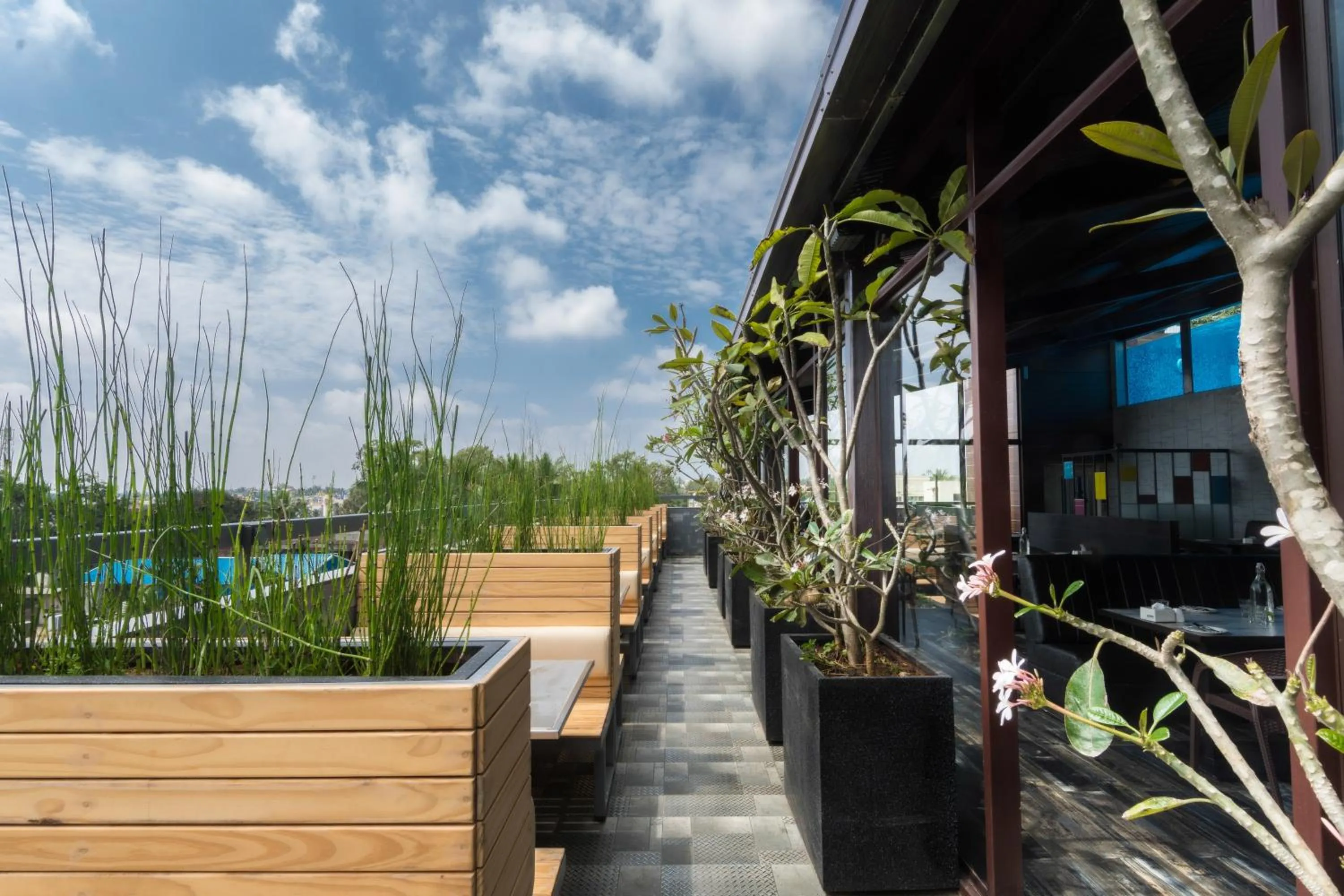 Restaurant/places to eat in Roopa Elite