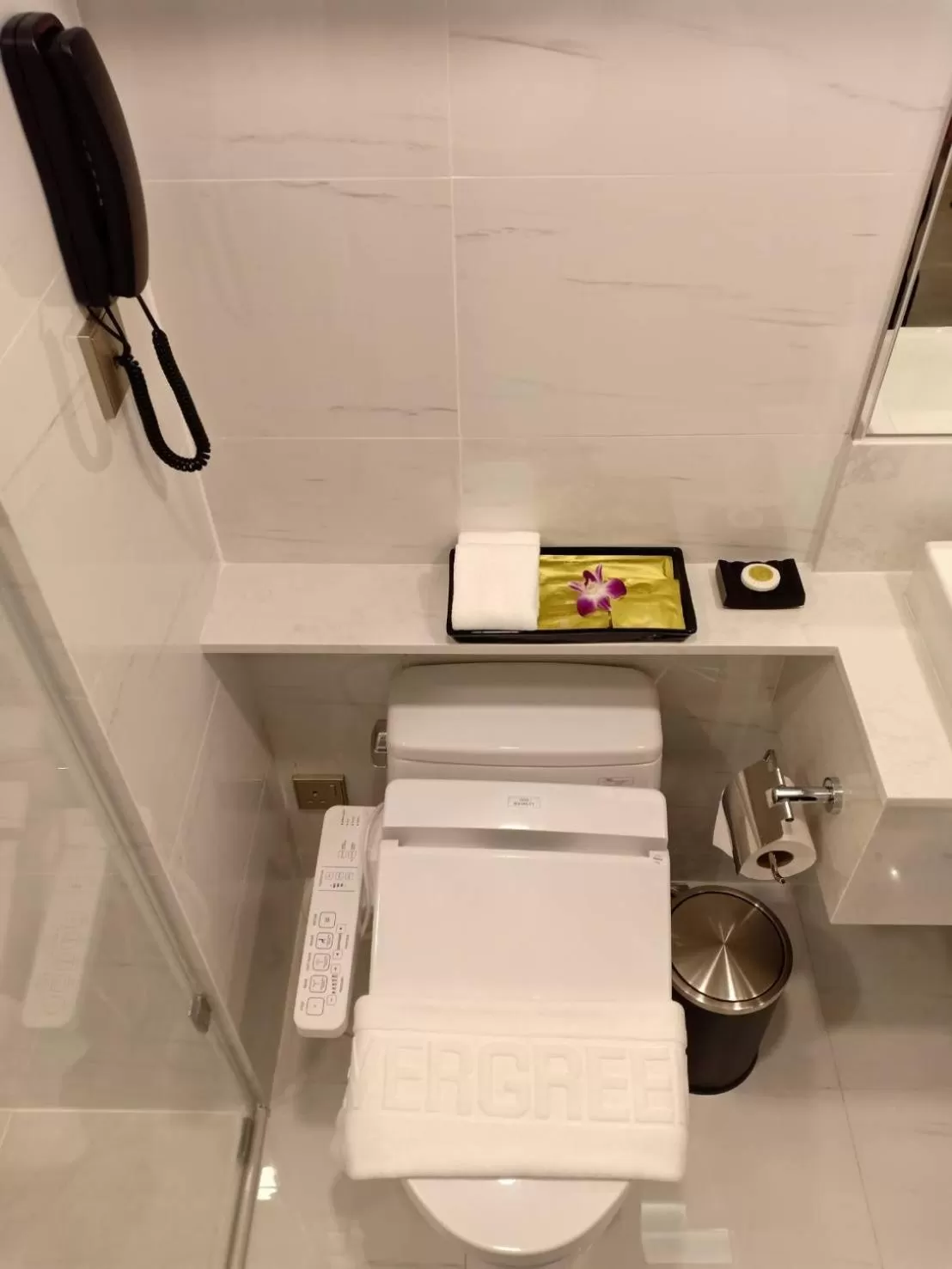 Bathroom in Evergreen Laurel Hotel Bangkok