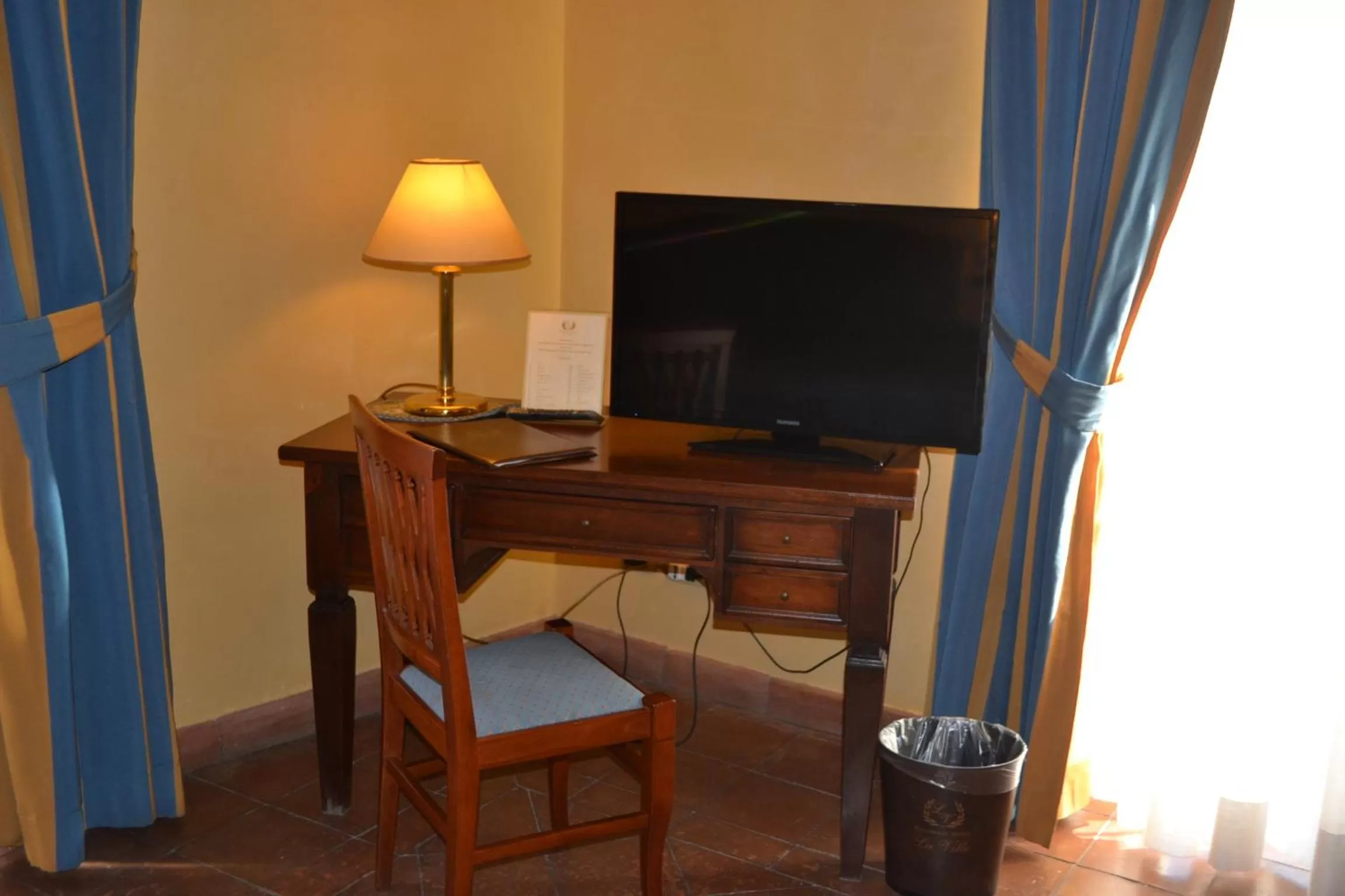 TV and multimedia in Hotel La Ville