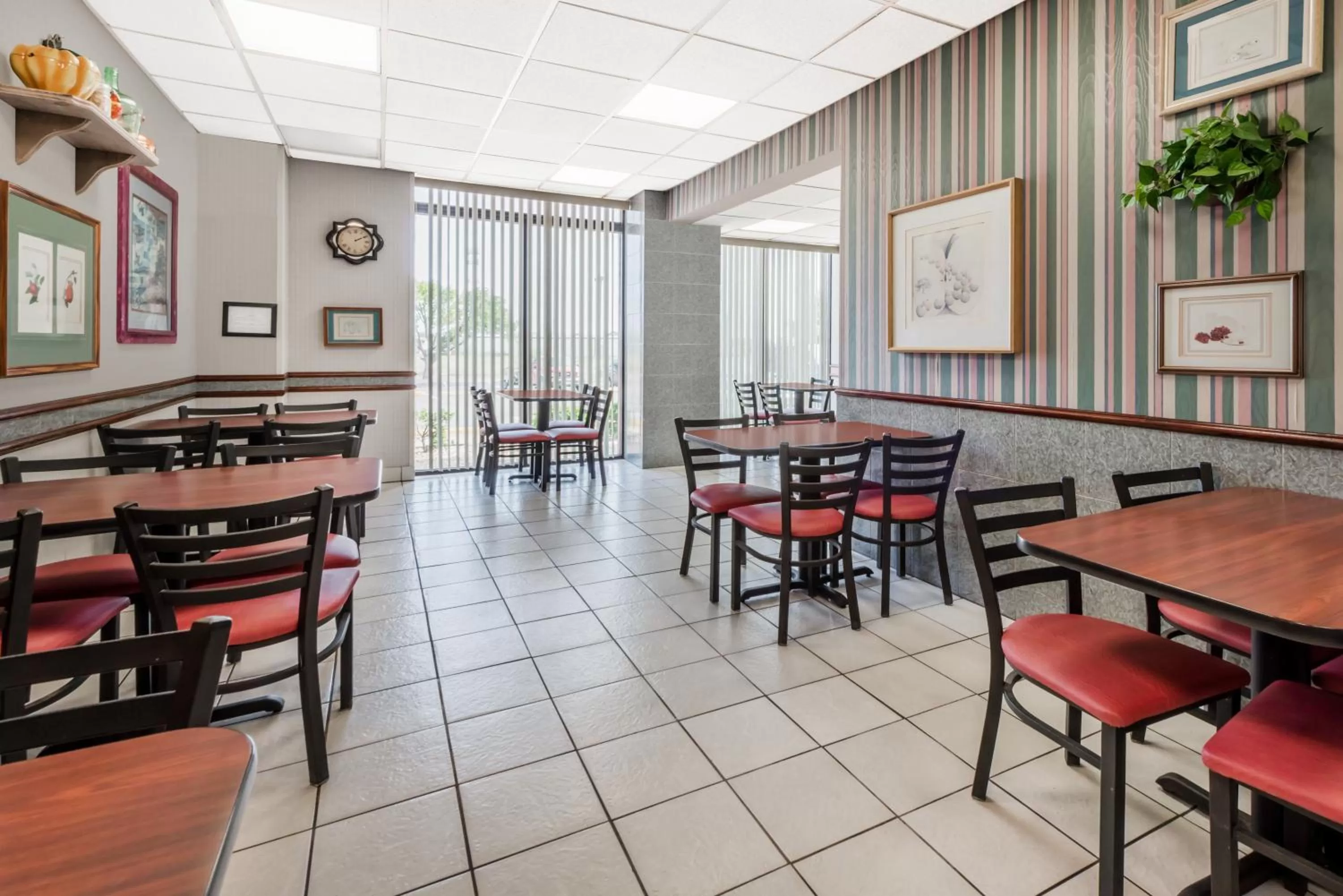 Restaurant/places to eat in Days Inn by Wyndham Amarillo East