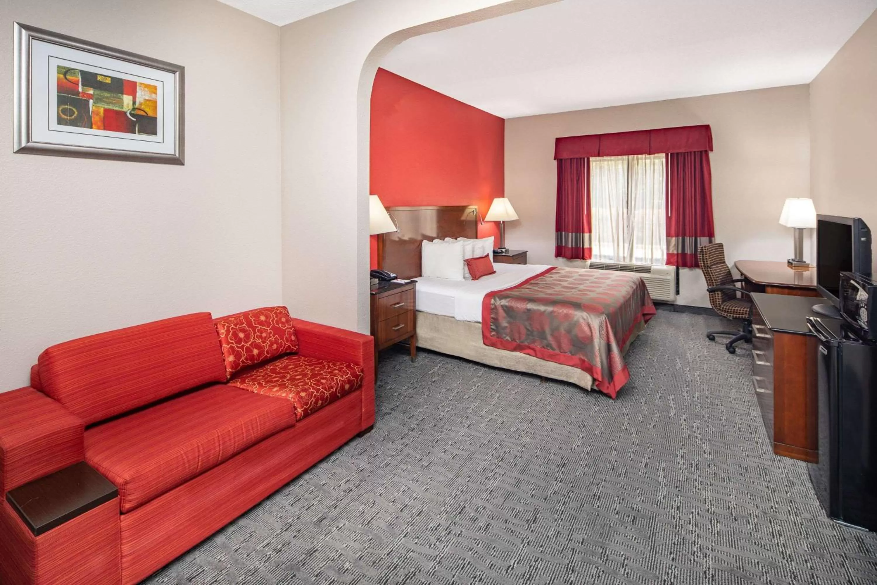 Photo of the whole room, Bed in Ramada by Wyndham Alpharetta Atlanta North