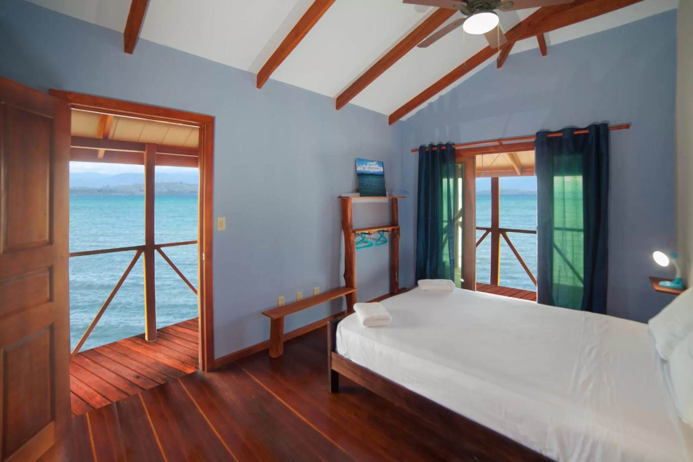 Photo of the whole room, Sea View in Aqui hoy cabañas