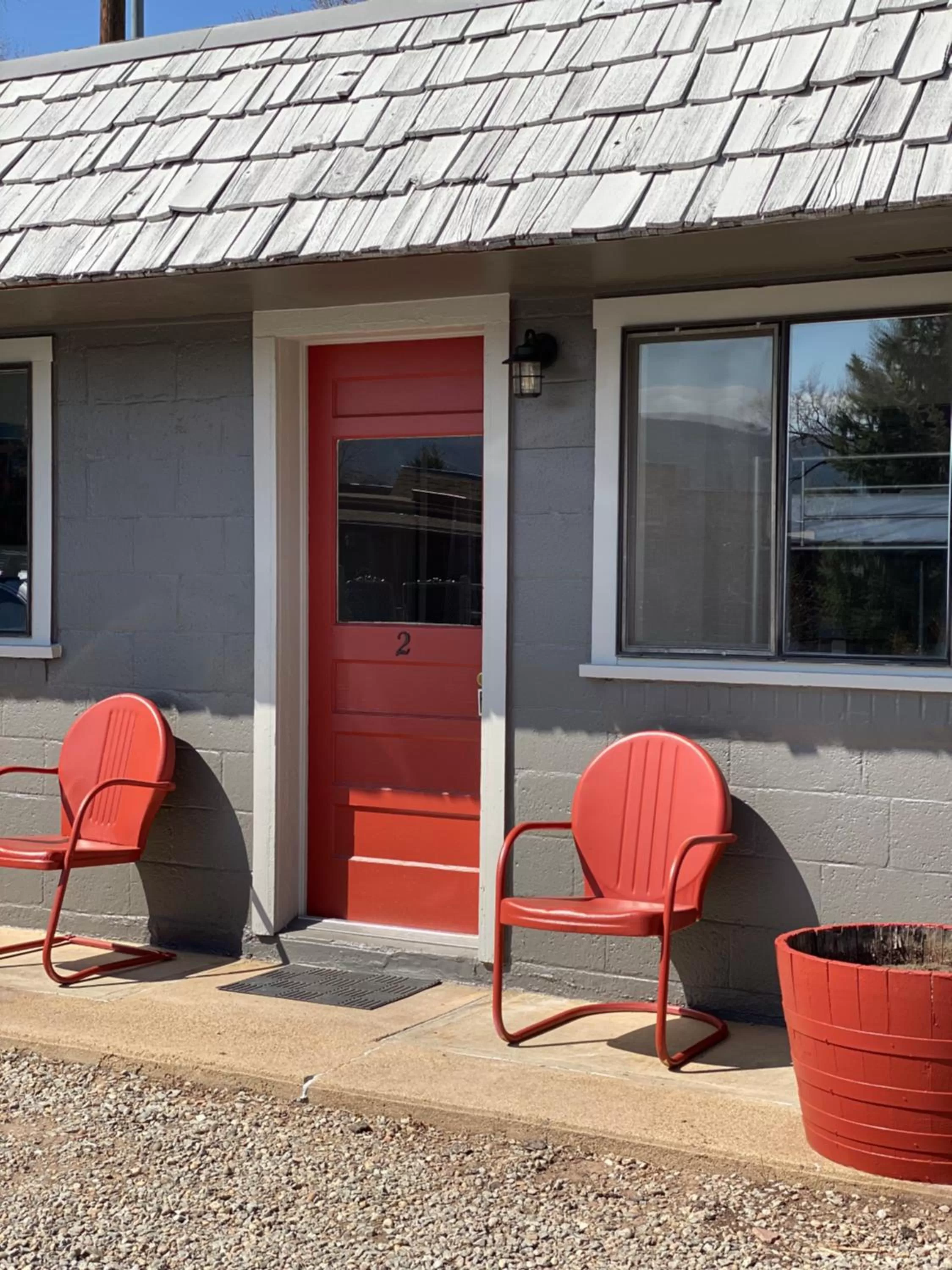 Facade/entrance in A-Lodge Lyons