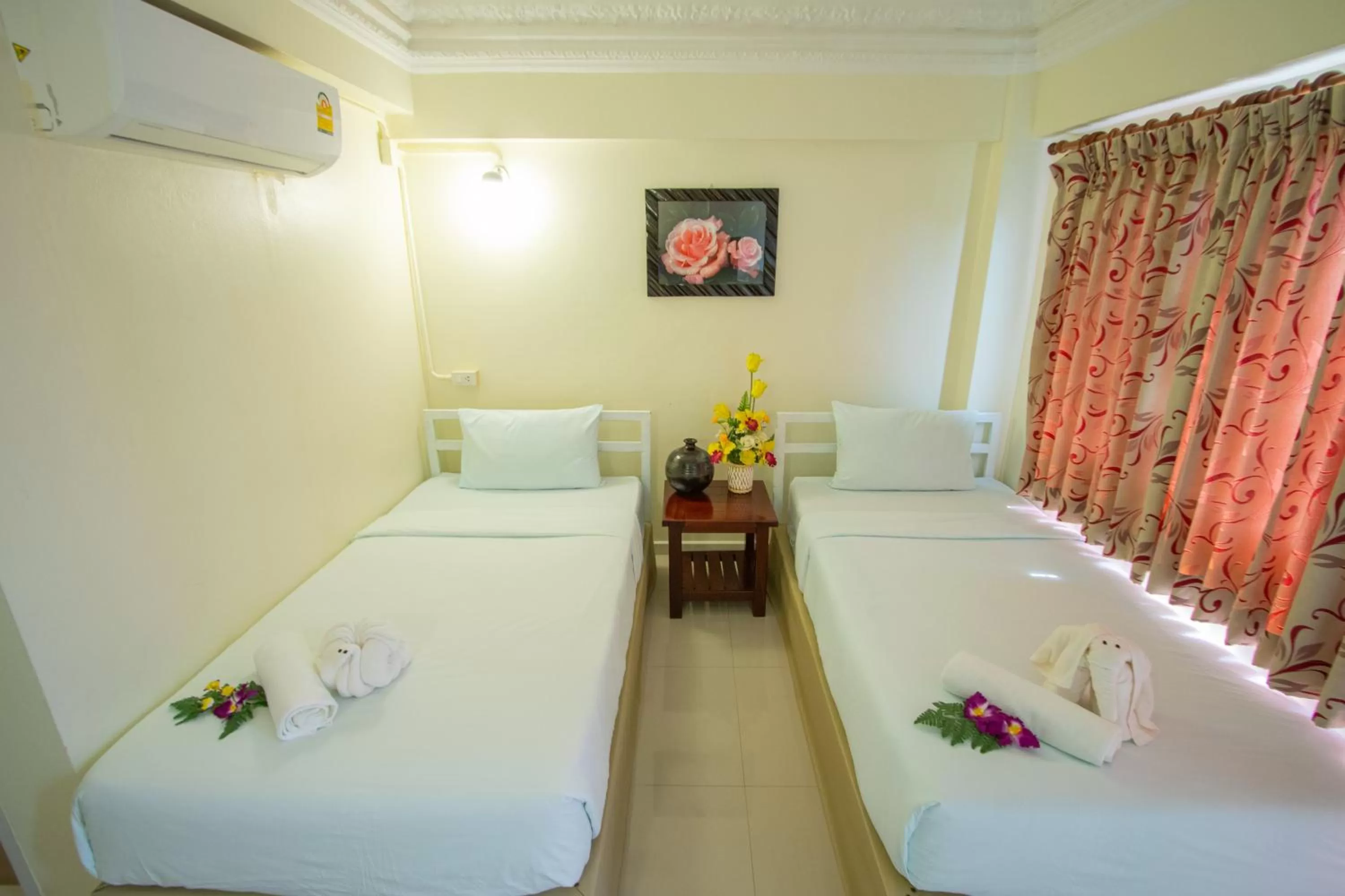 Photo of the whole room, Bed in Anchalee Resort