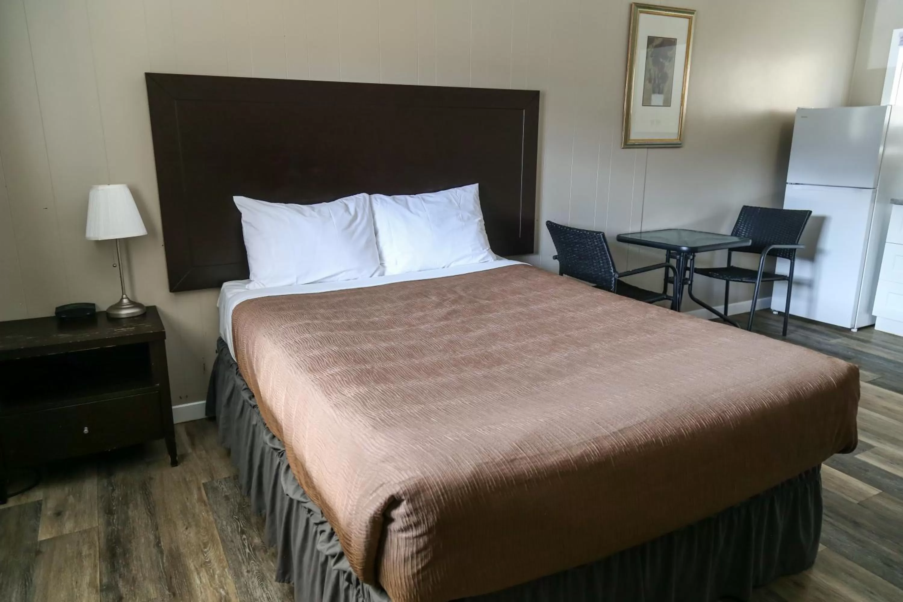 Photo of the whole room, Bed in Richter Pass Beach Resort