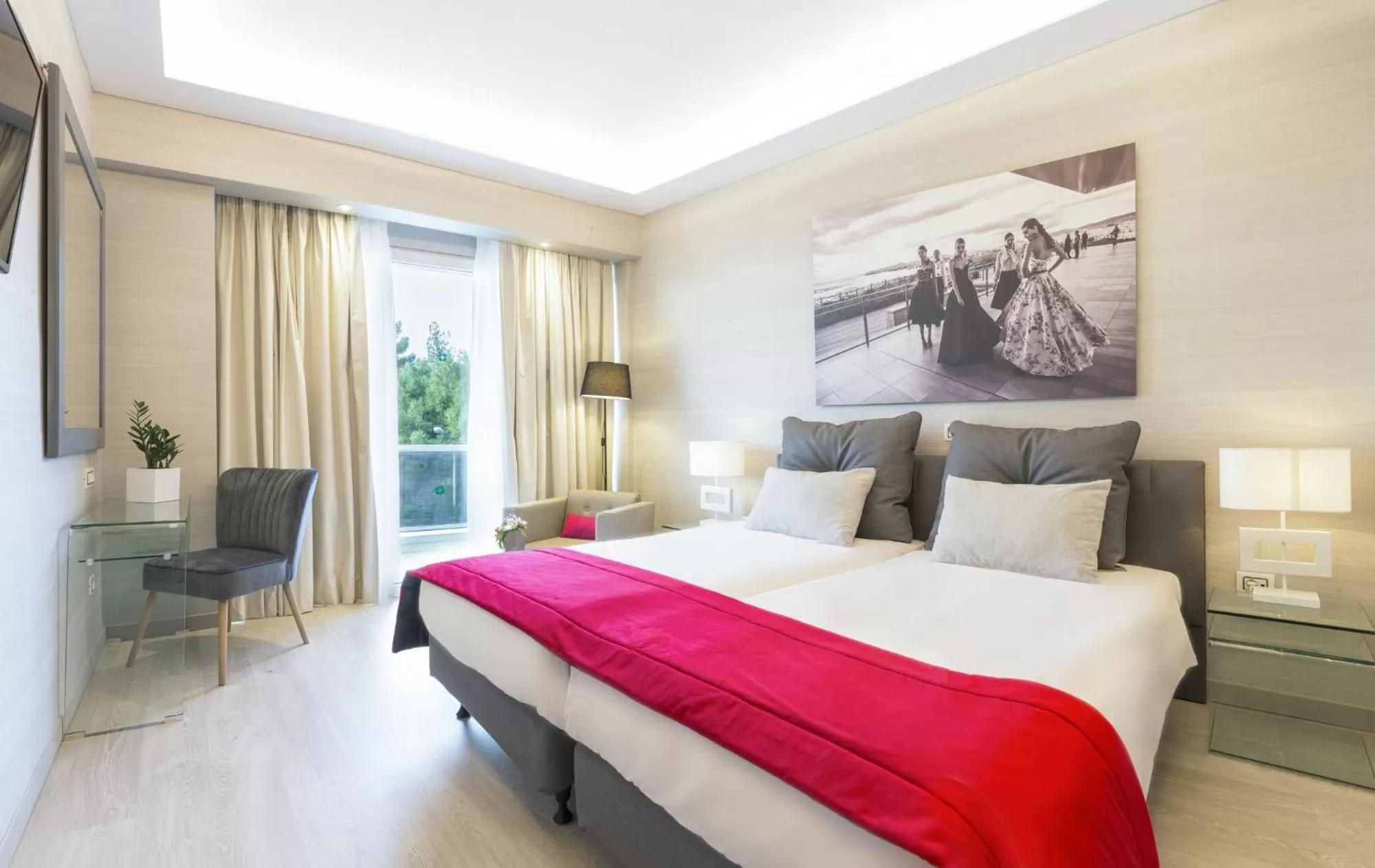 Bed in St George Lycabettus Lifestyle Hotel