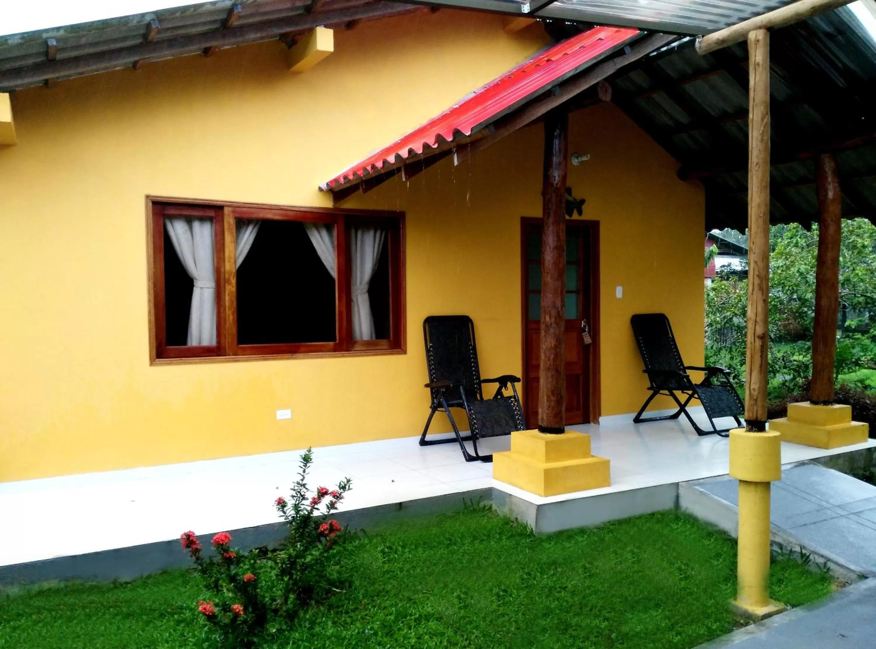 Facade/entrance in Cabañas Yakuruna