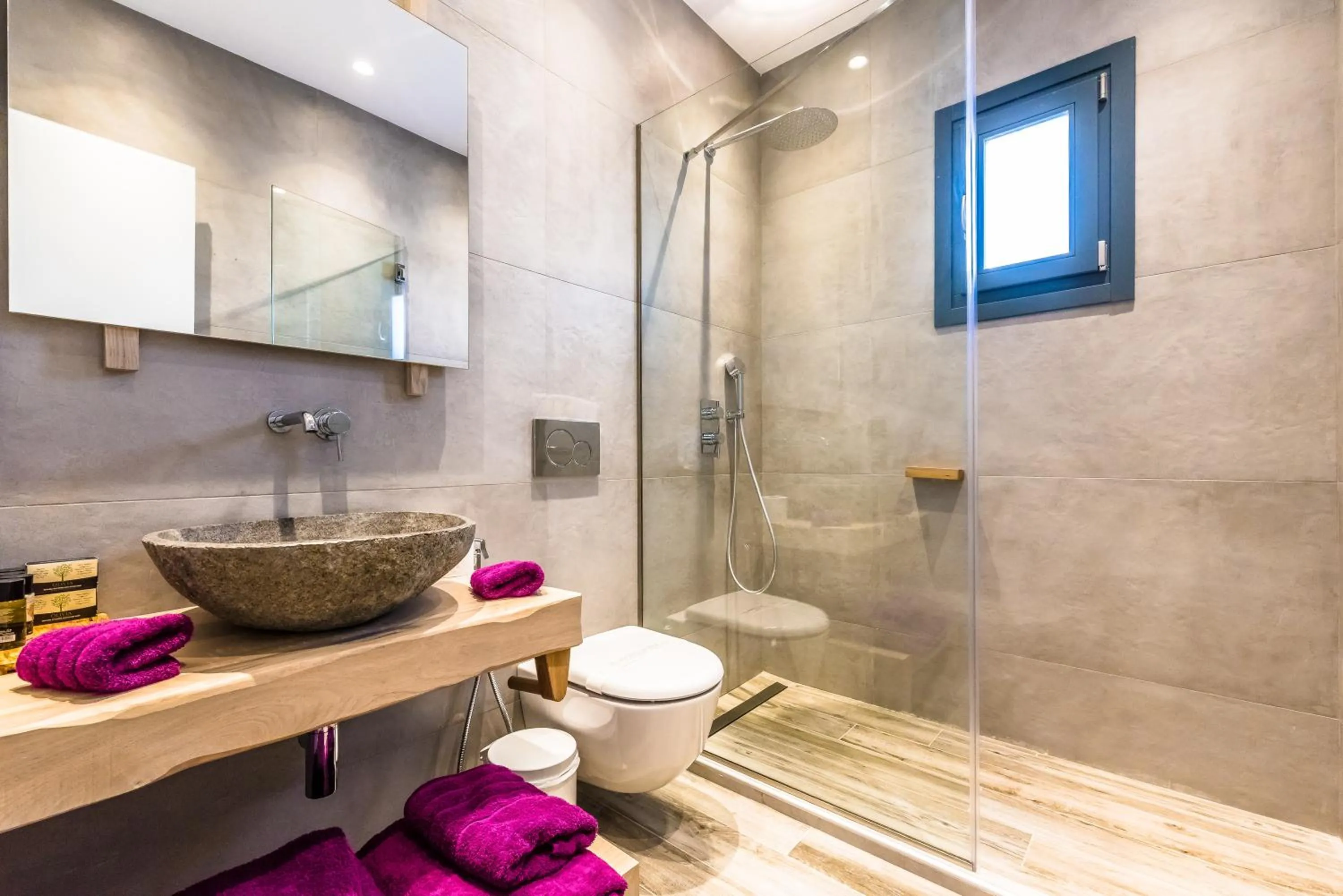 Shower in Portes Suites & Villas Mykonos