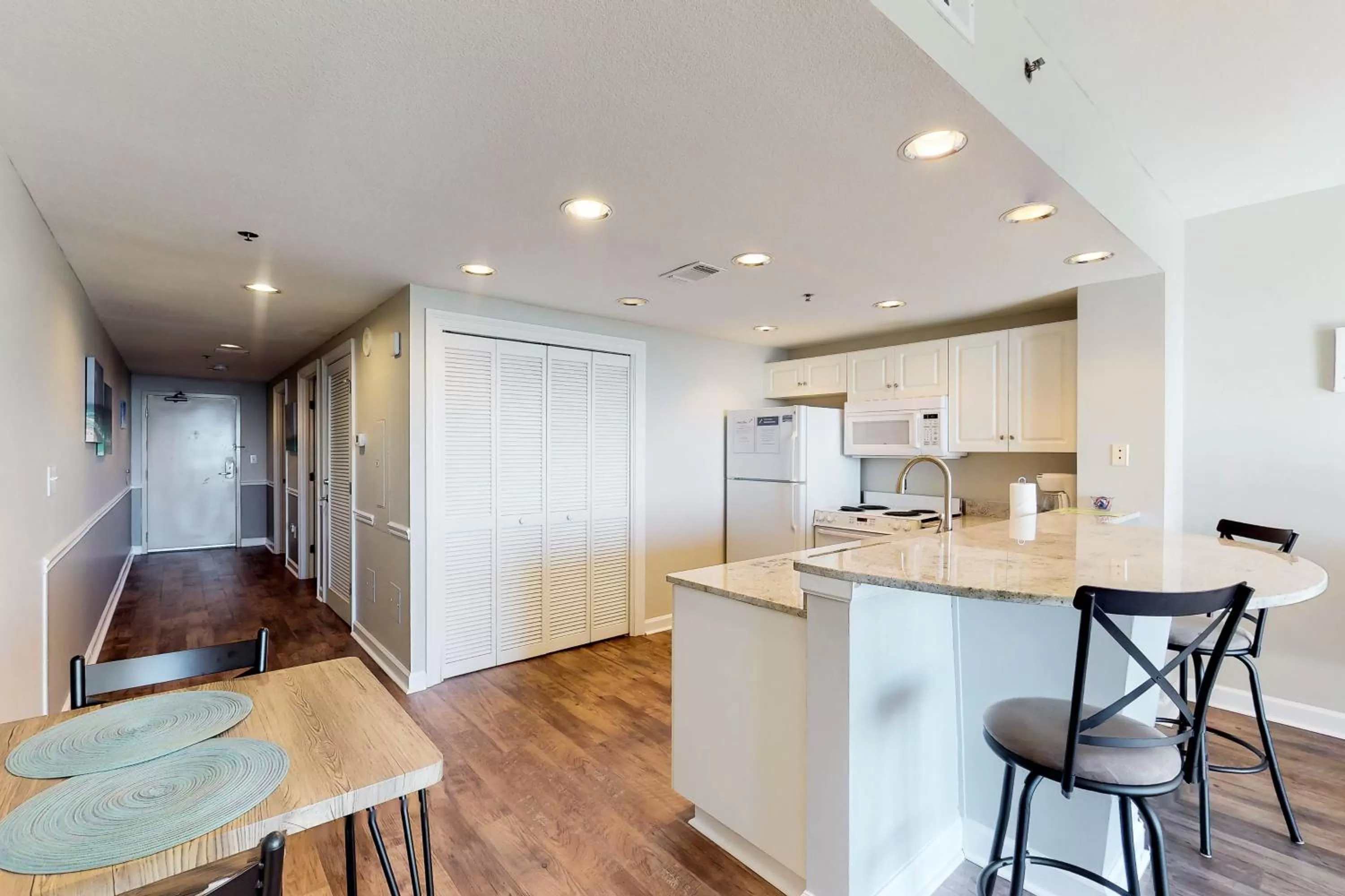 Kitchen/Kitchenette in Sterling Shores