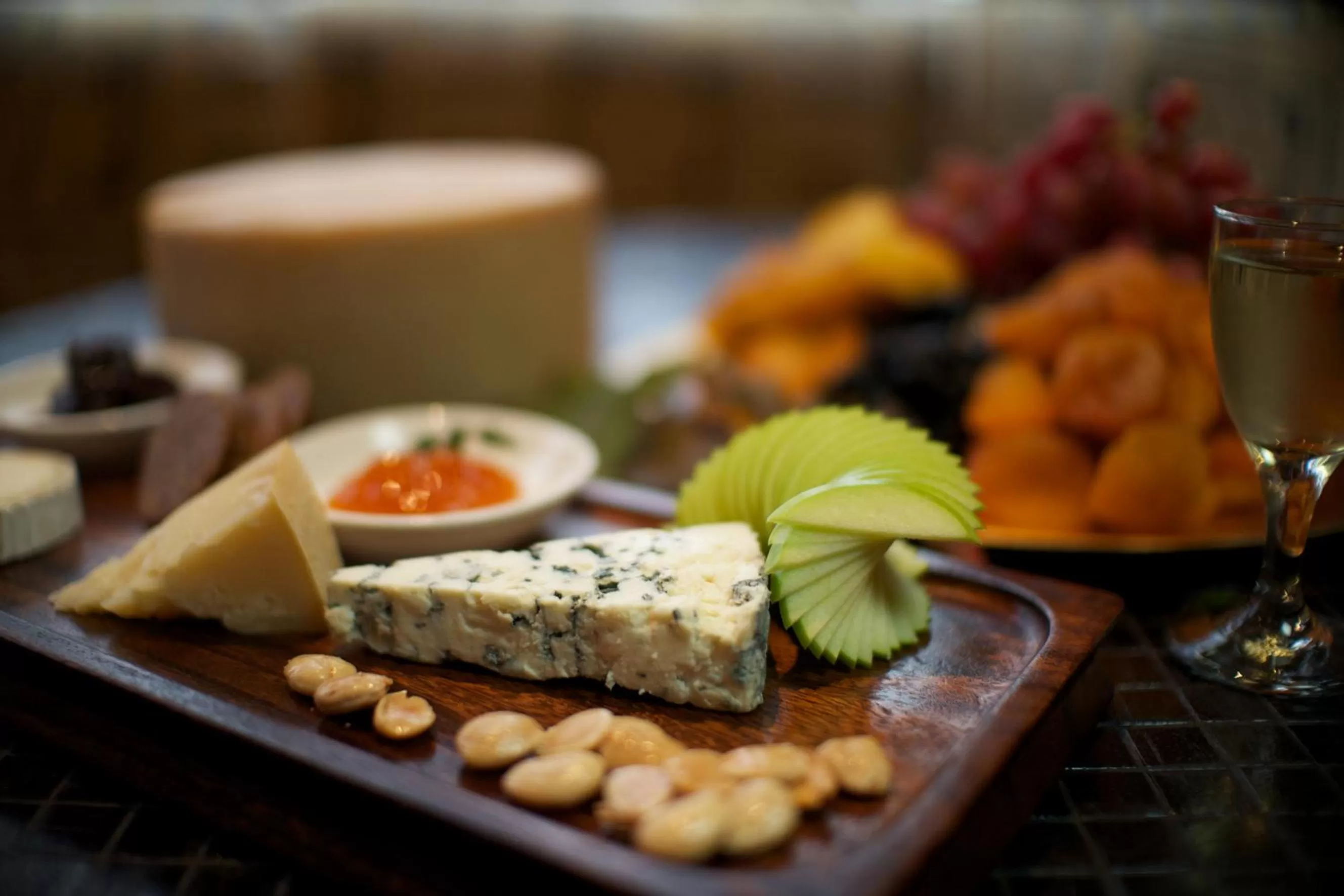 Restaurant/places to eat in Mayflower Park Hotel