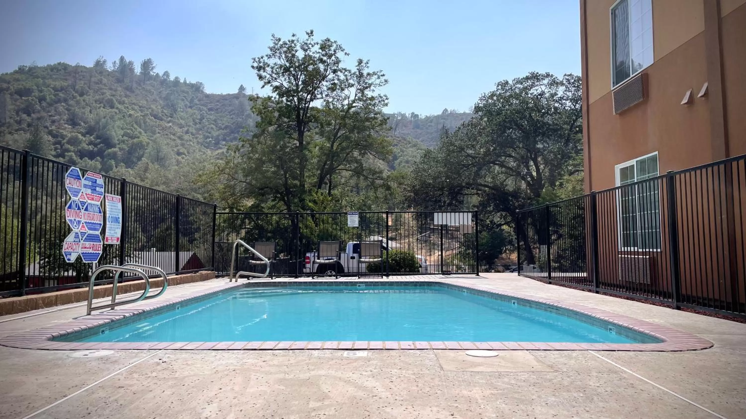 Swimming pool in The Monarch Inn