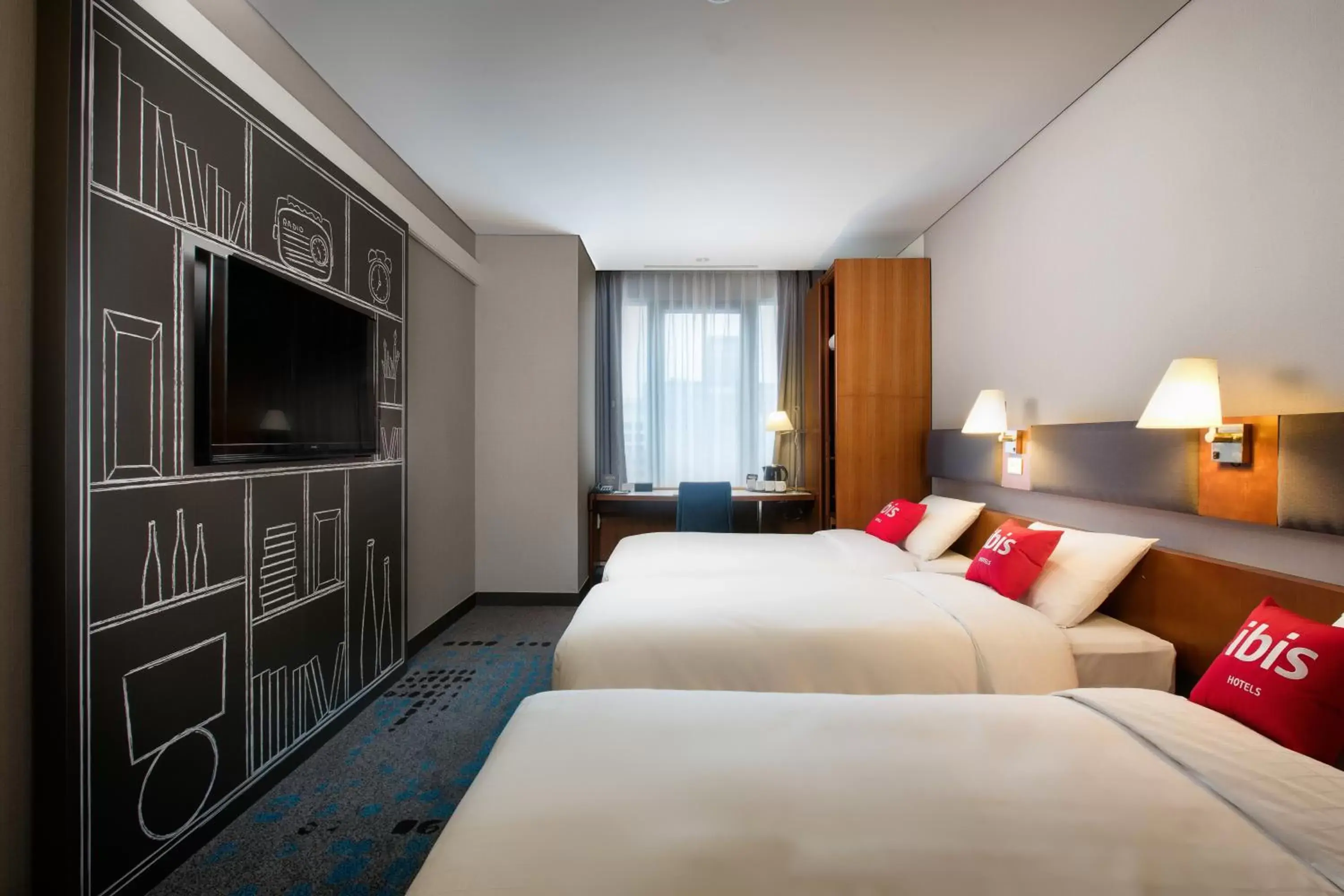 Standard Room With Three Single Beds in Ibis Ambassador Myeongdong Standard Room With Three Single Beds in Ibis Ambassador Myeongdong