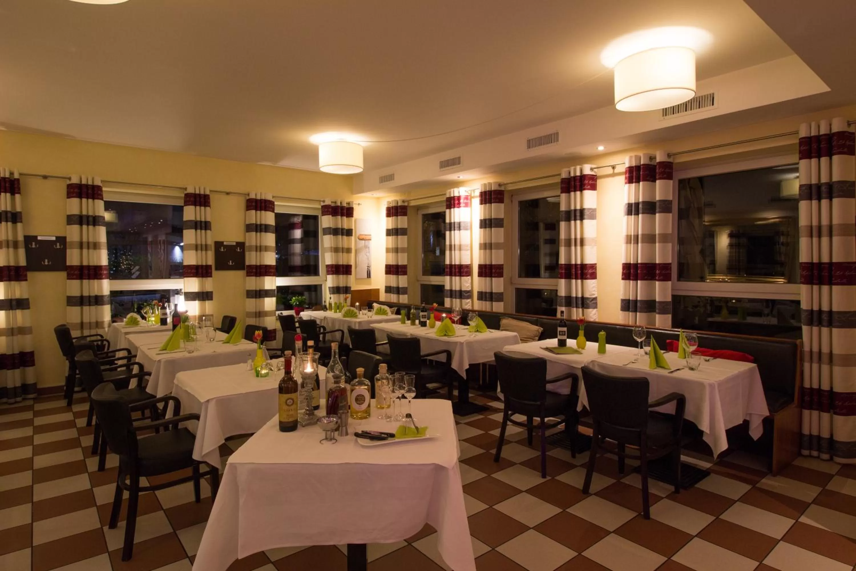 Restaurant/places to eat in HOTEL PARQÉO im A66