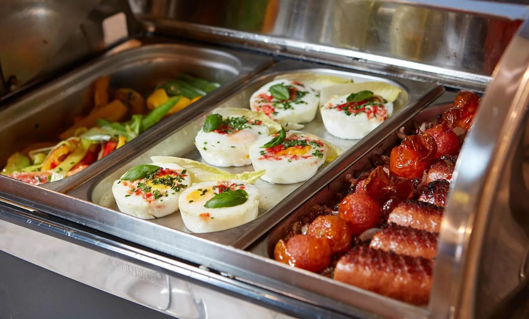 Restaurant/places to eat in Hotel Batory