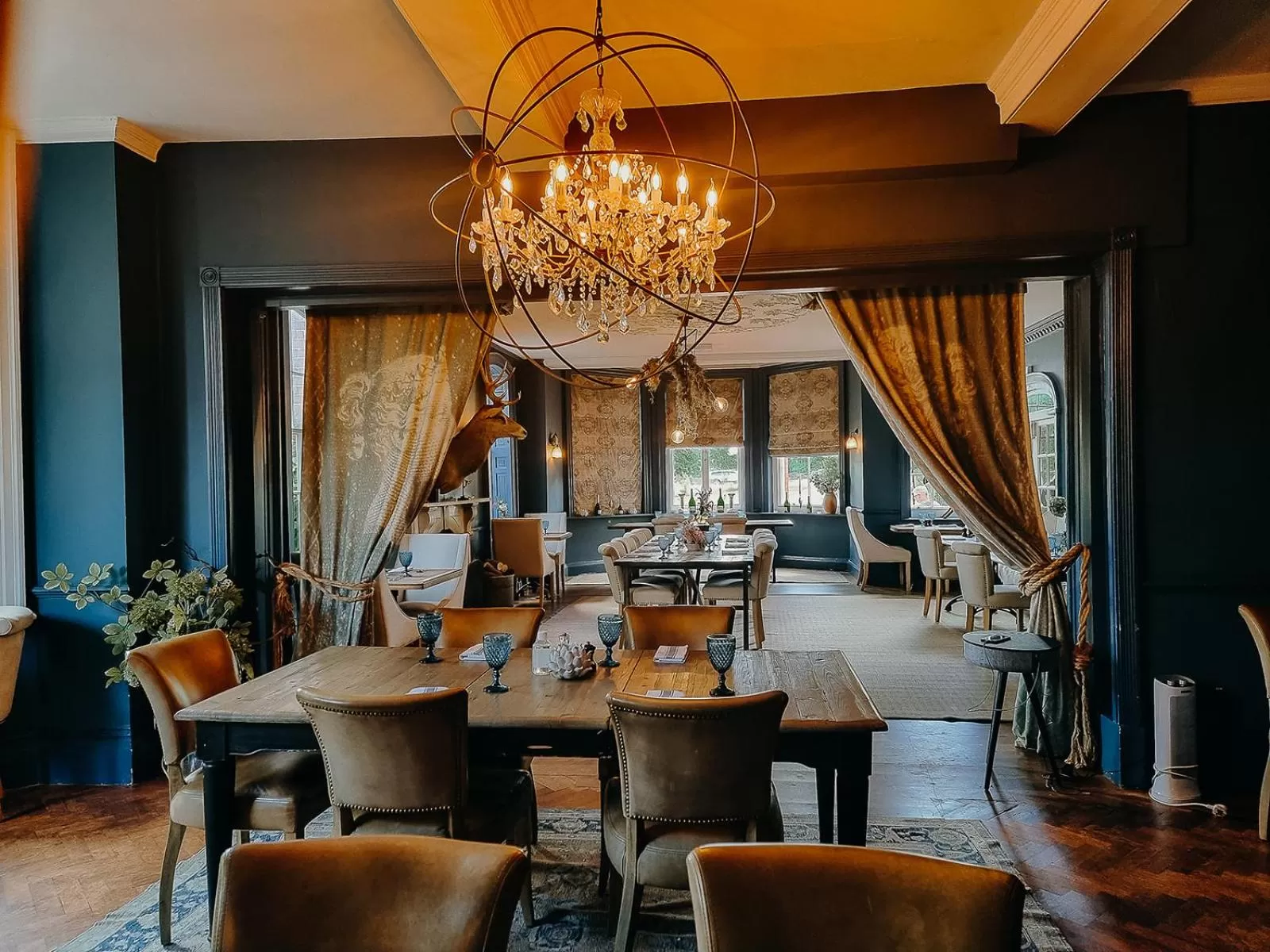 Restaurant/places to eat in Verzon House