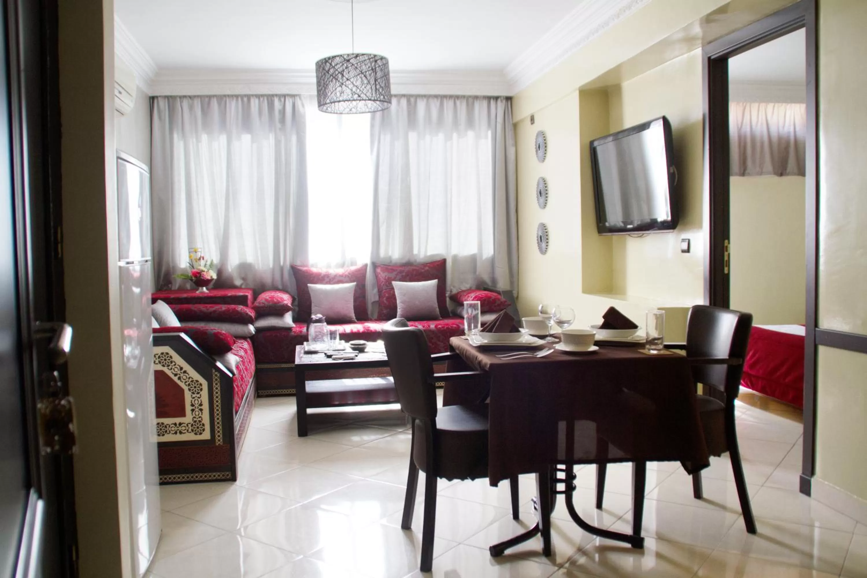 Property building, Dining Area in Apparts-hôtel ISNI