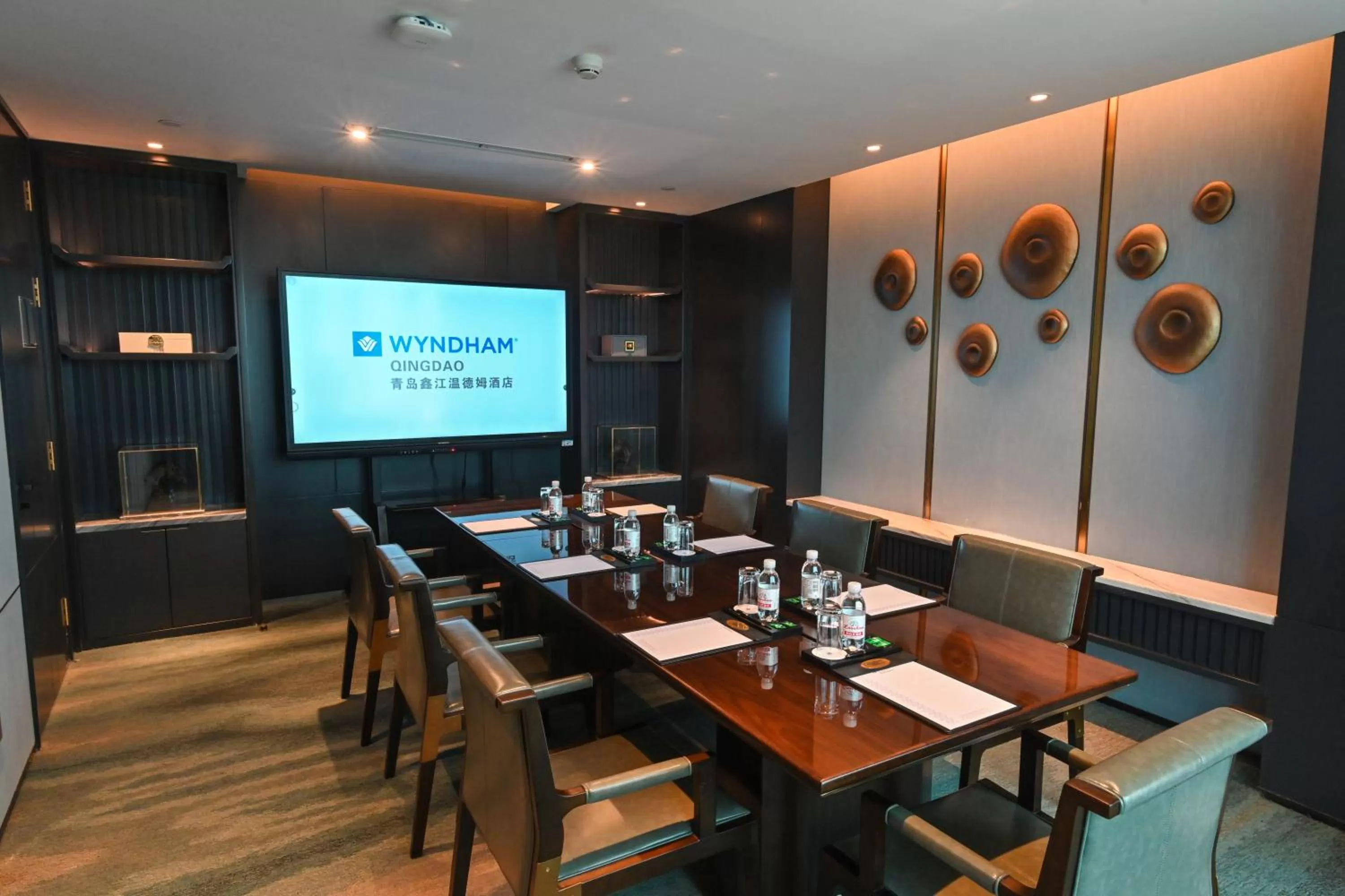 Meeting/conference room in Wyndham Qingdao l Free Fixed-Time Shuttle Service Between Hotel and Airport & North Railway Station l Outdoor Children's Amusement Park l 1-Hour Play Snooker or Table Tennis